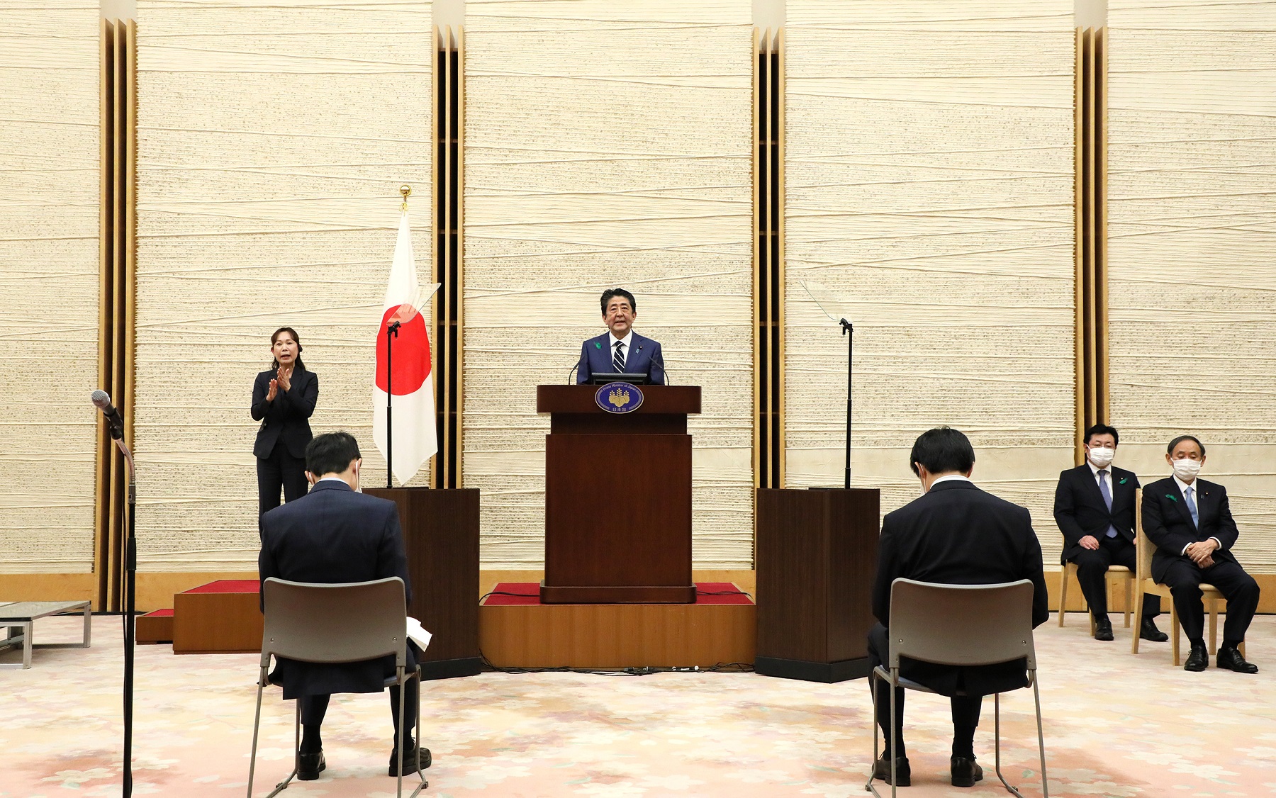 会見を行う安倍総理11