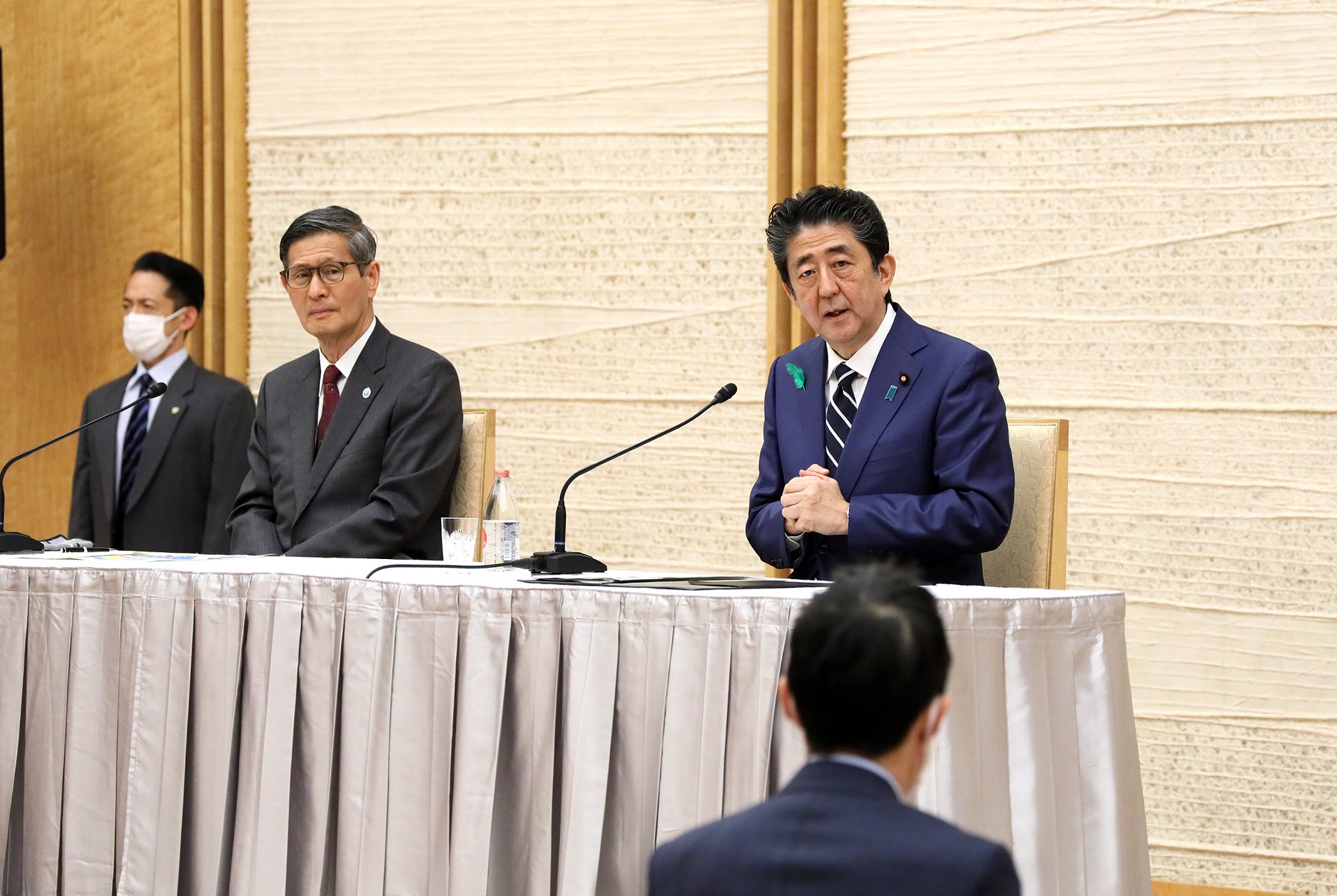 会見を行う安倍総理24