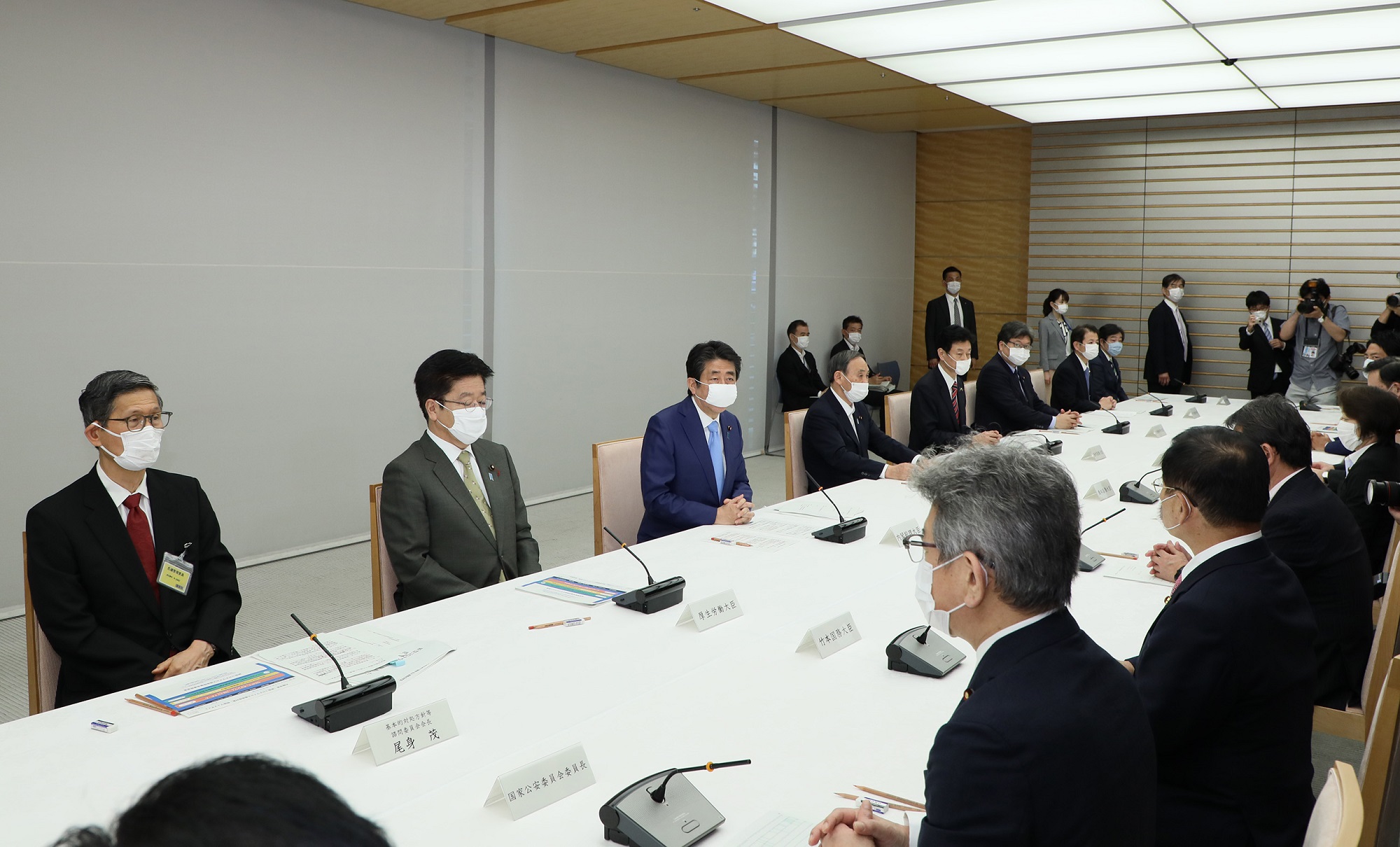 発言する安倍総理２
