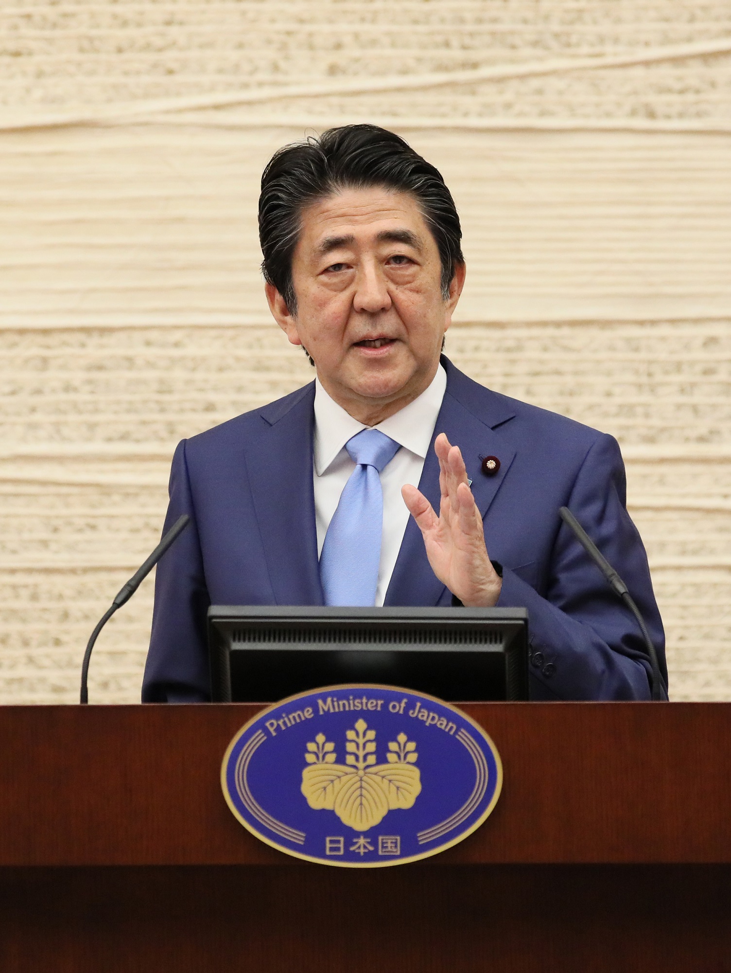 会見を行う安倍総理2