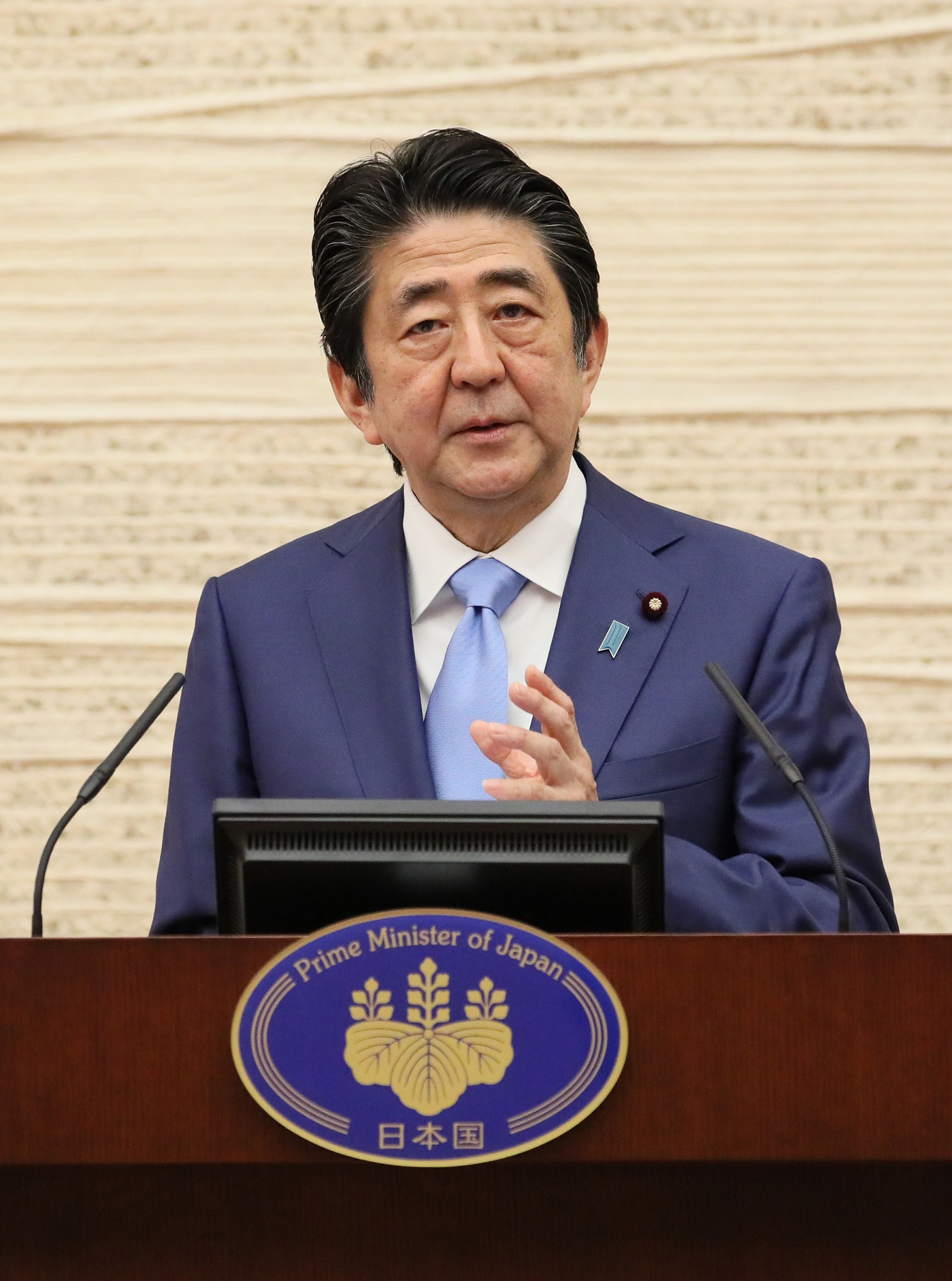 会見を行う安倍総理3