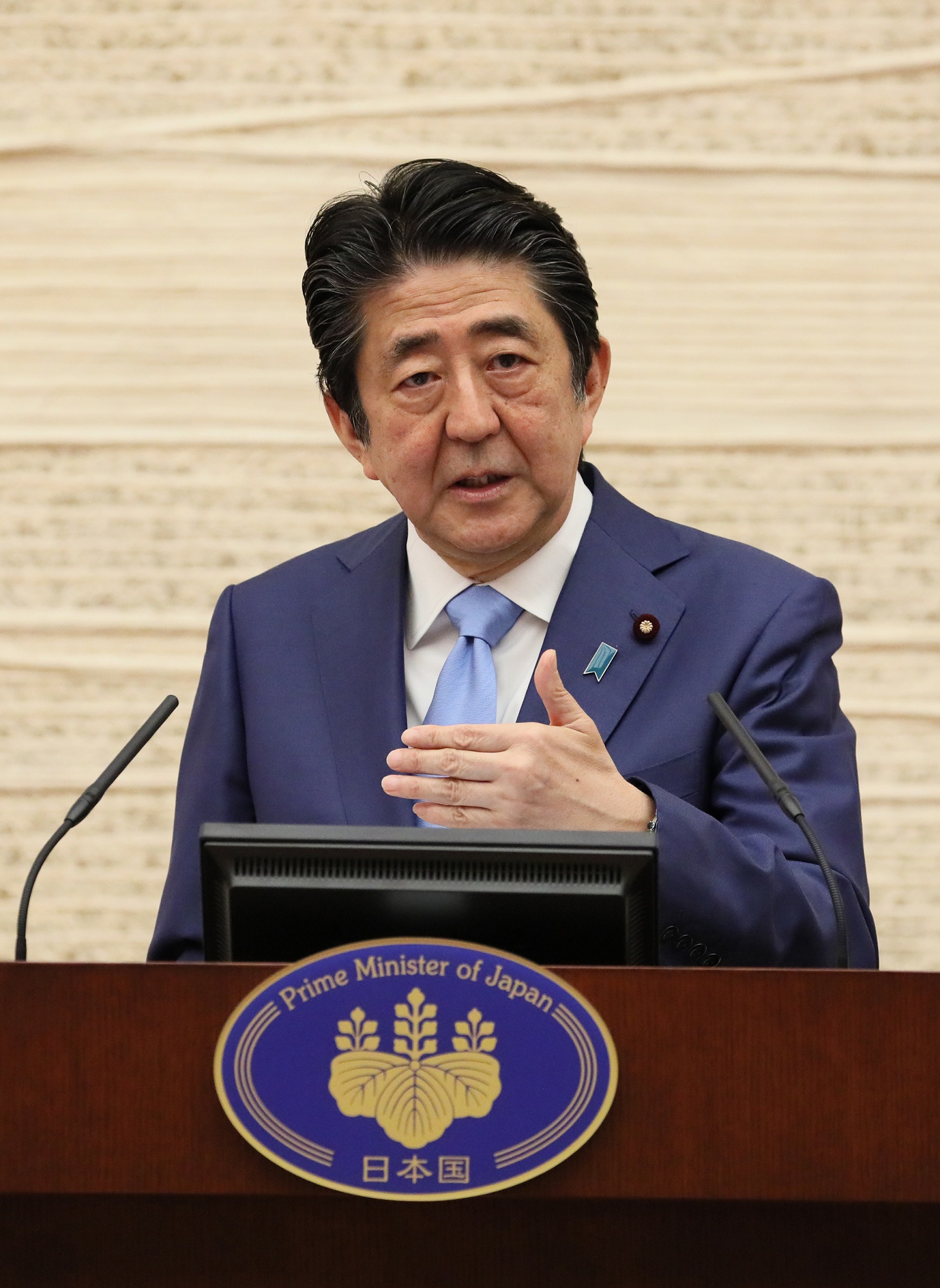 会見を行う安倍総理4