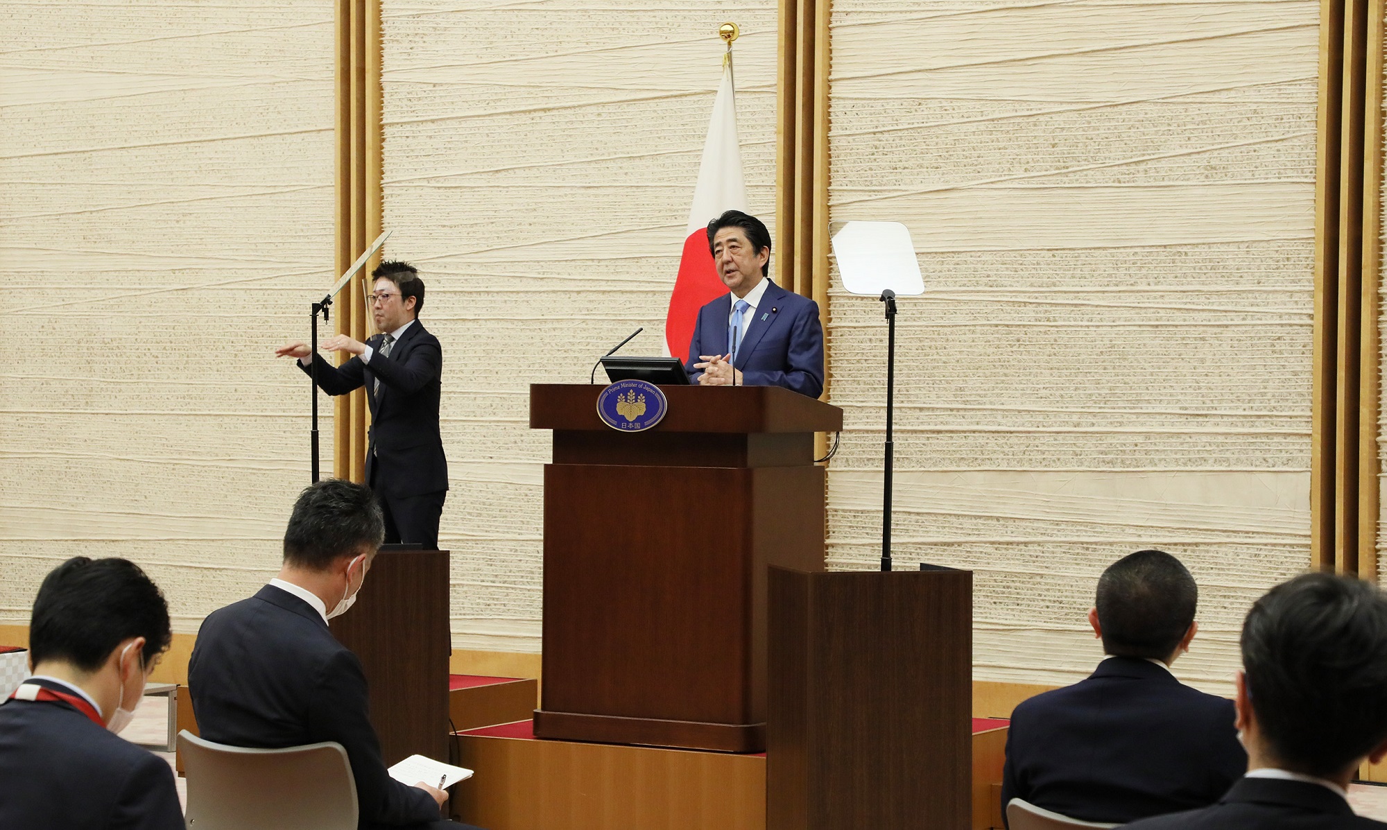 会見を行う安倍総理8