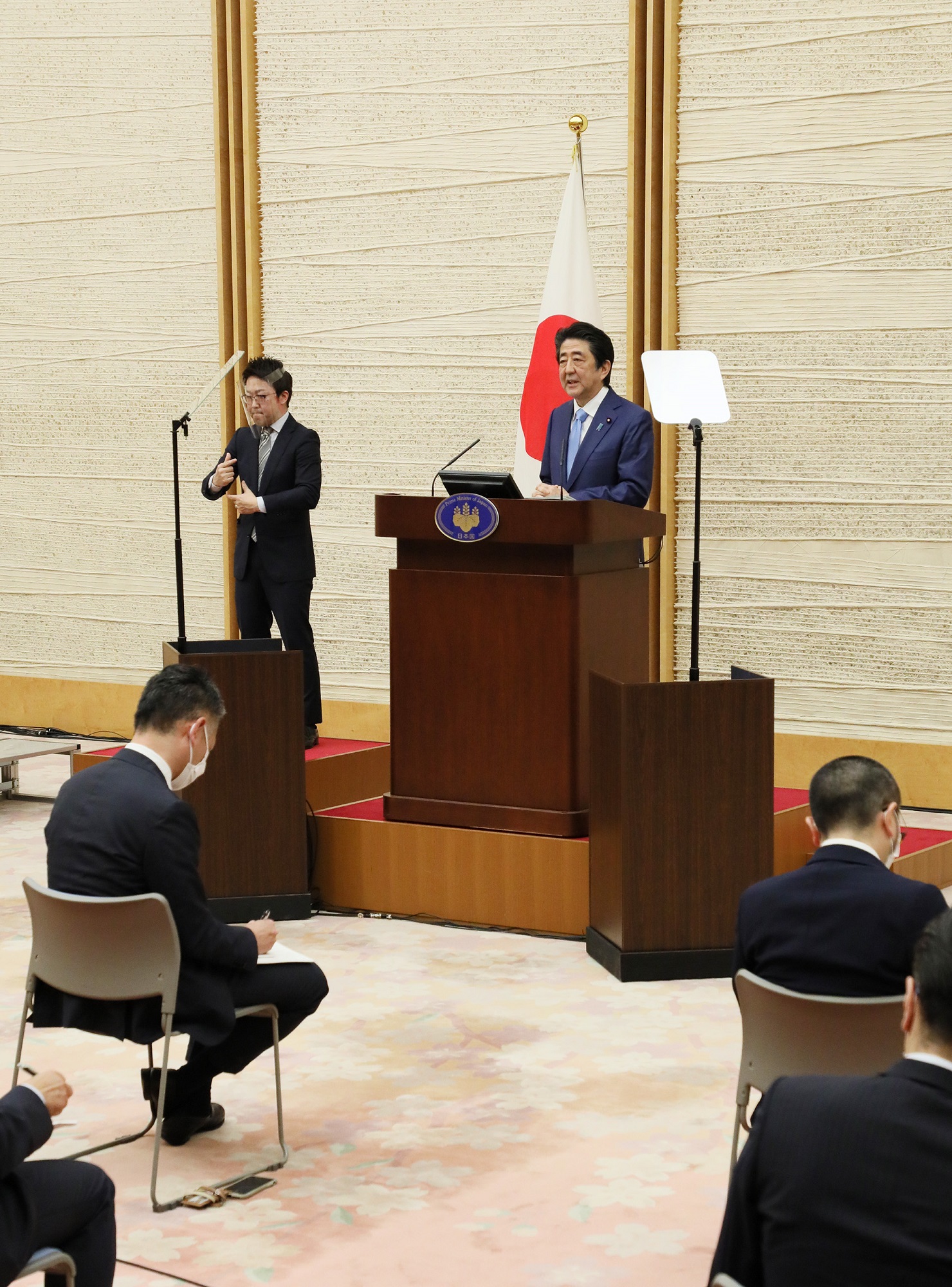 会見を行う安倍総理9