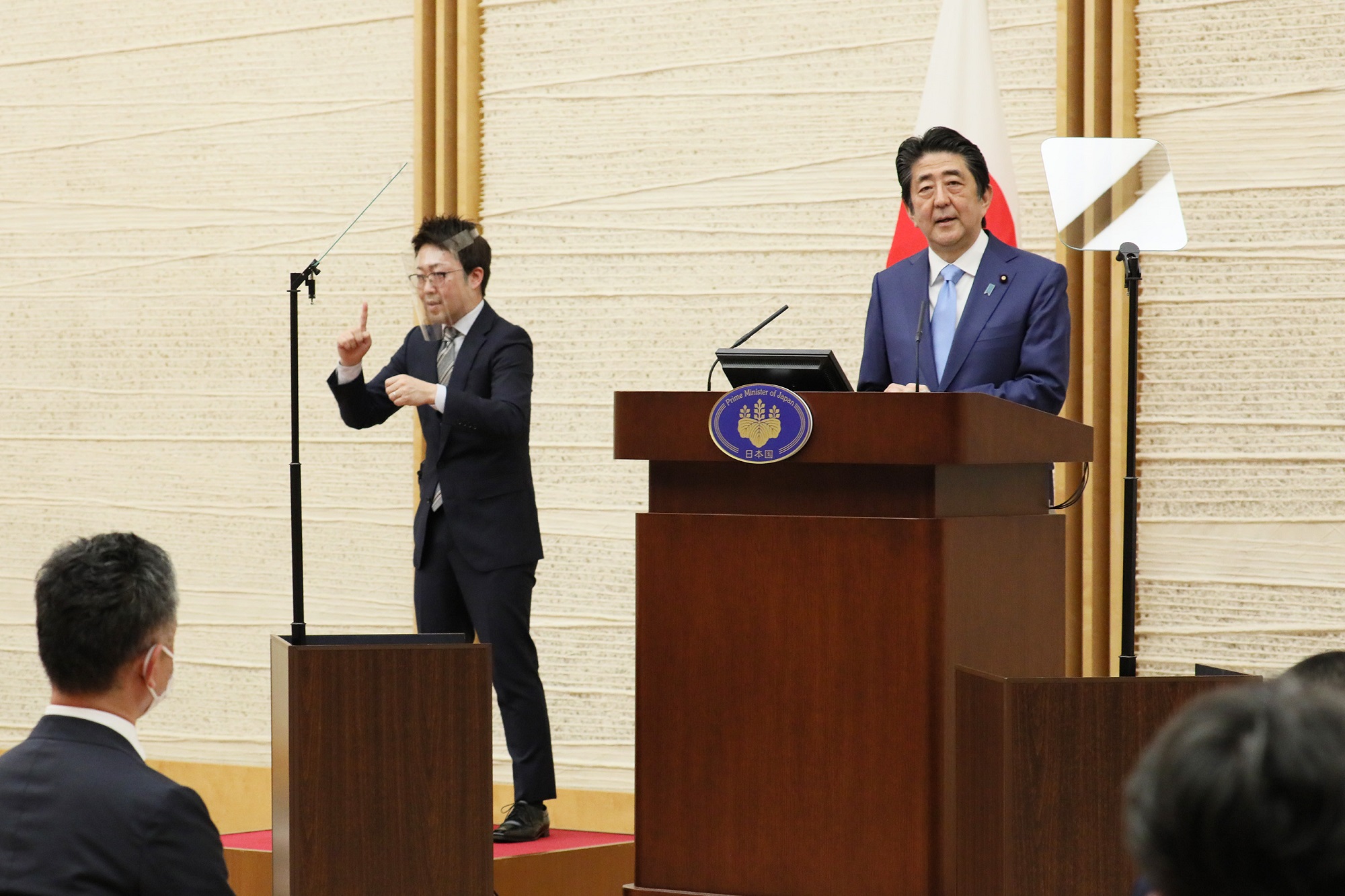 会見を行う安倍総理12