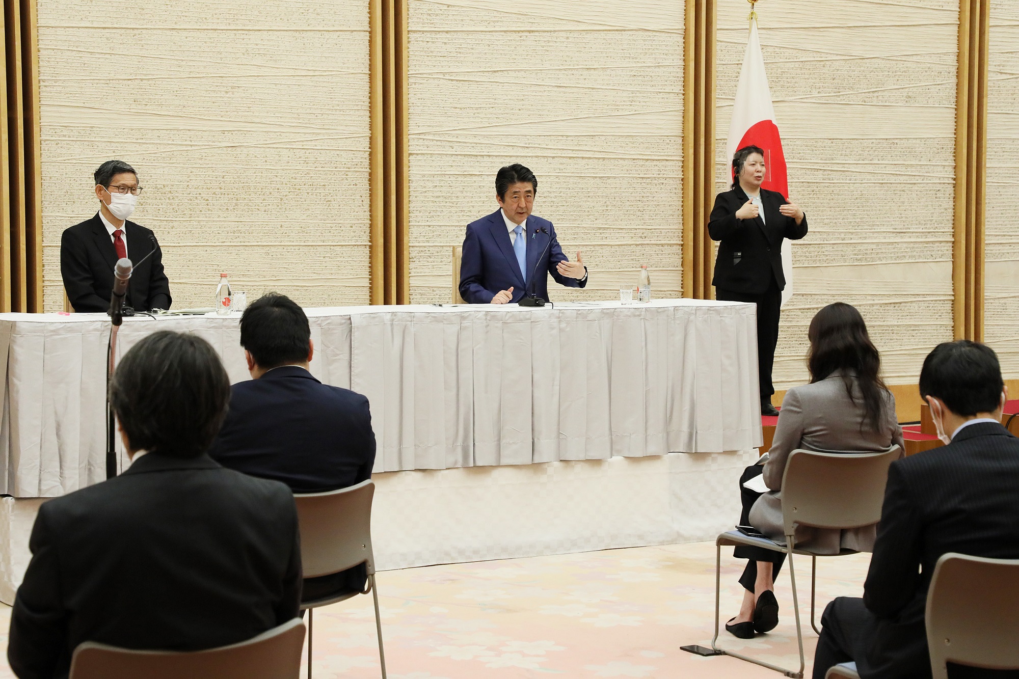 会見を行う安倍総理28