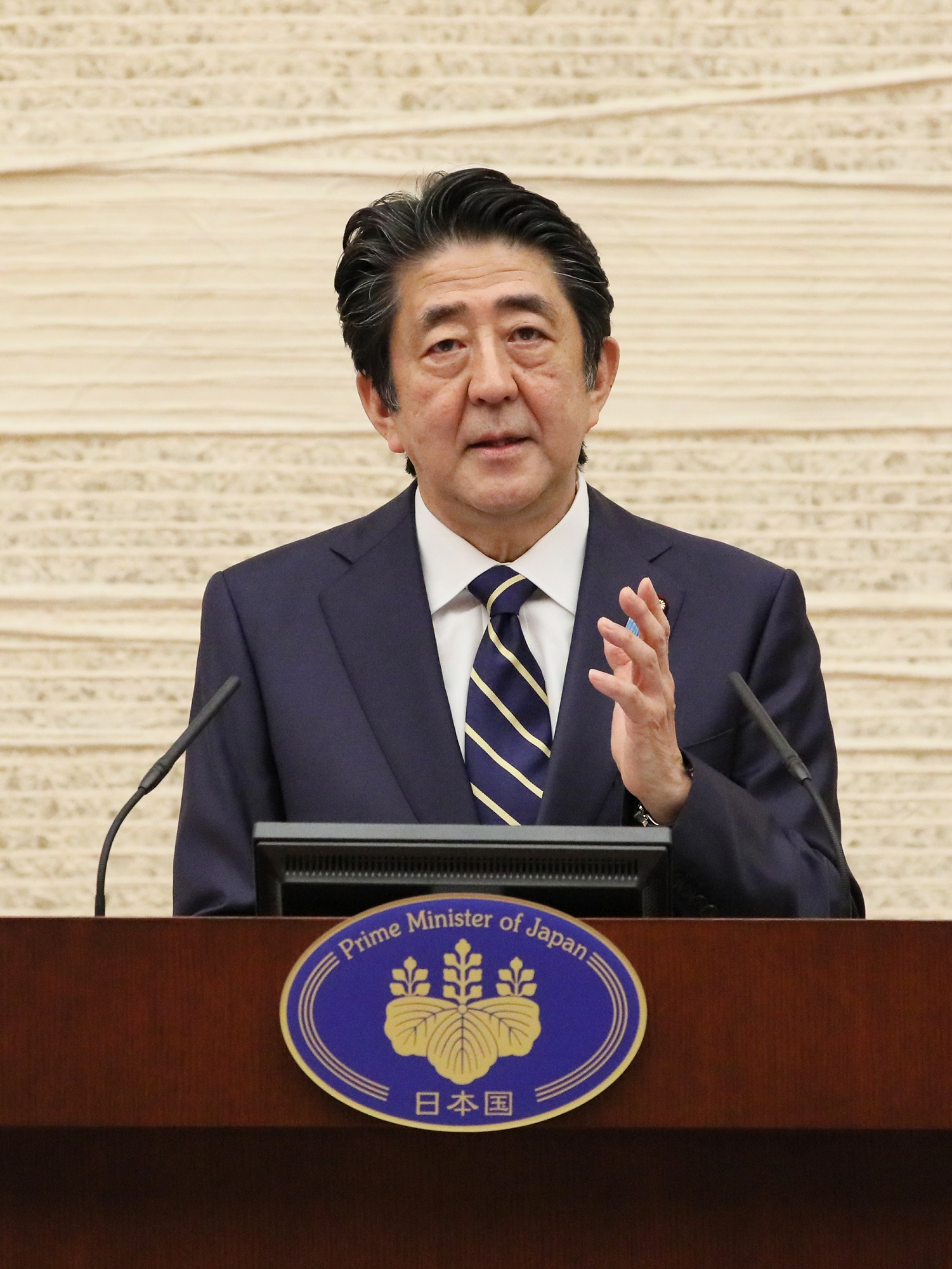 会見を行う安倍総理2