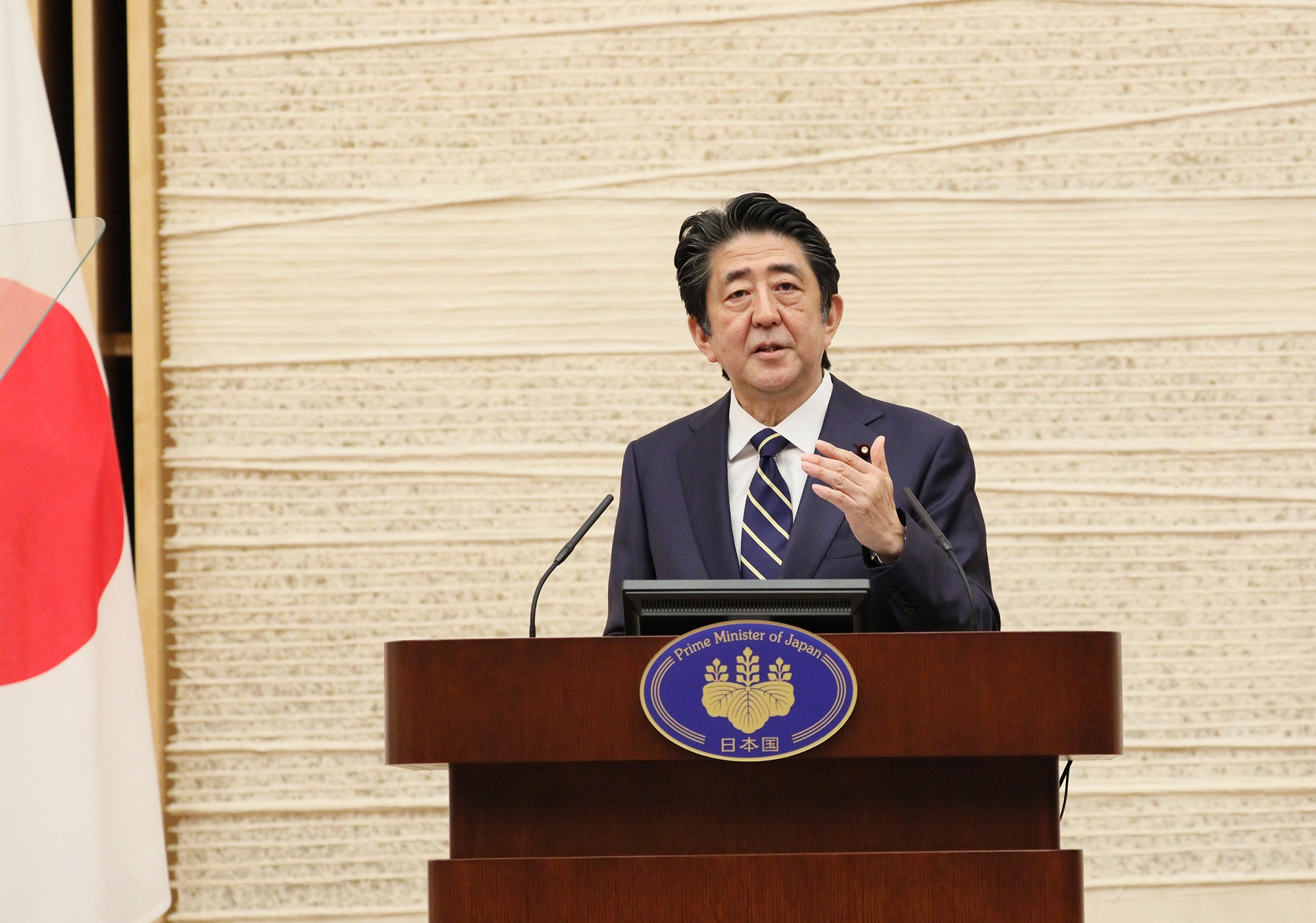 会見を行う安倍総理5