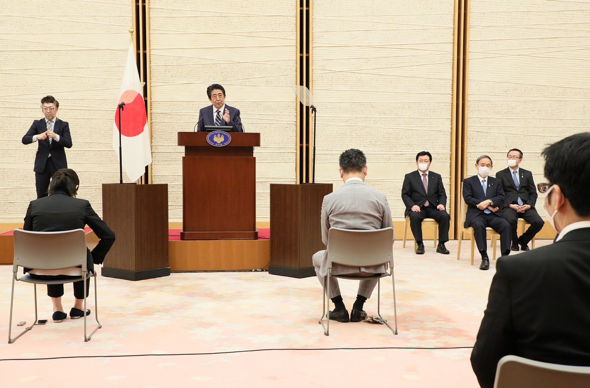 会見を行う安倍総理11