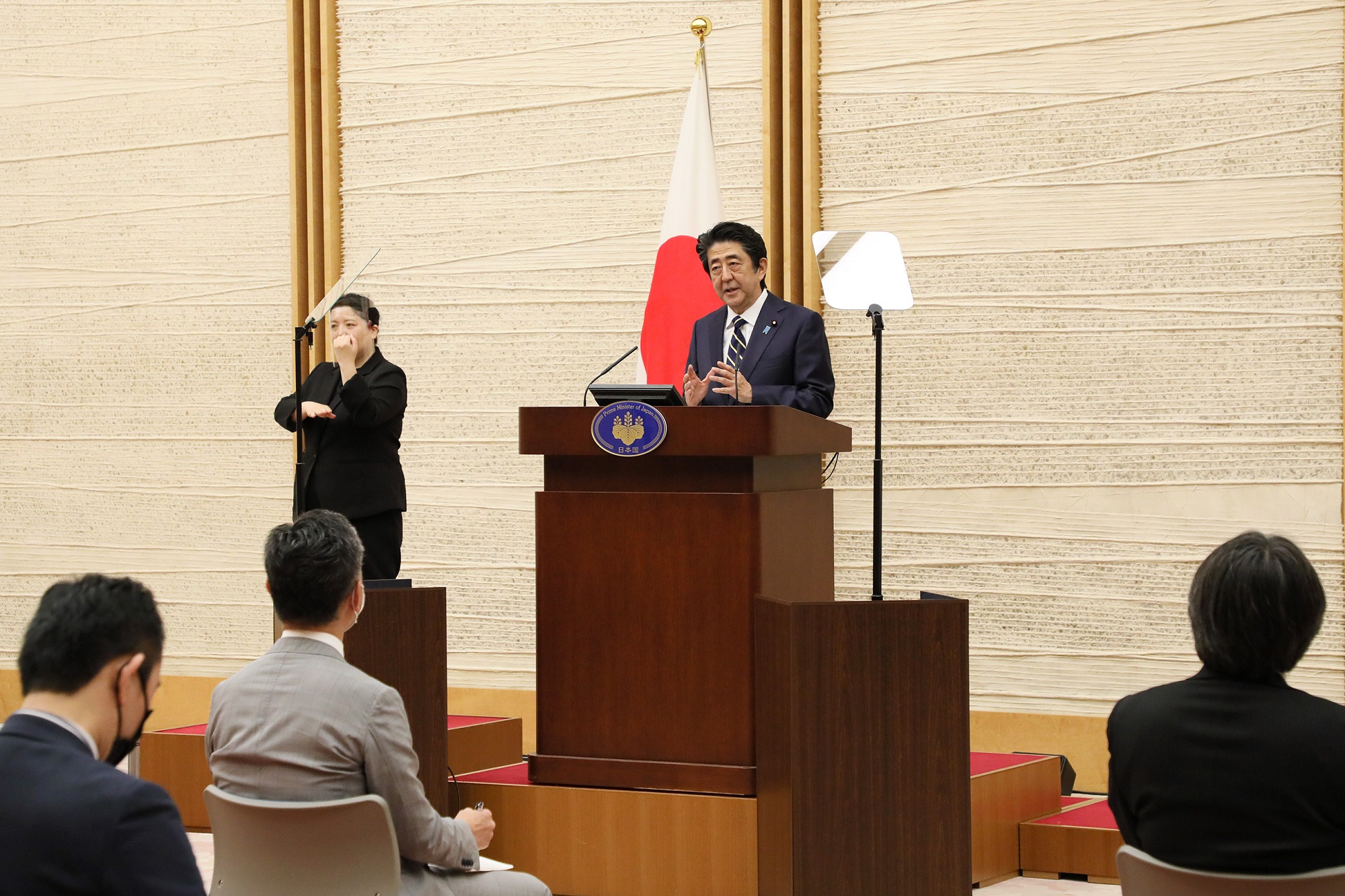 会見を行う安倍総理12