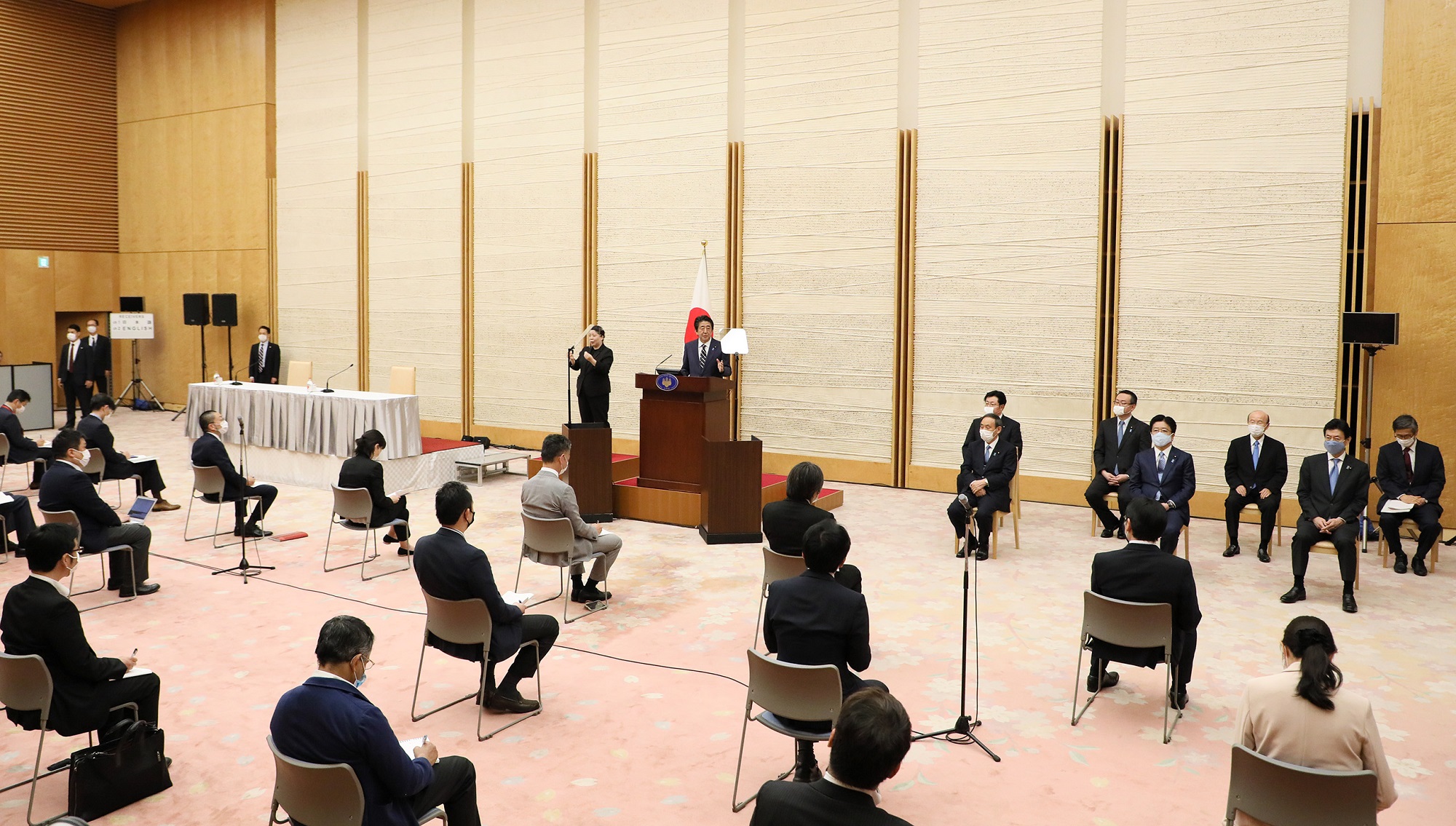 会見を行う安倍総理13