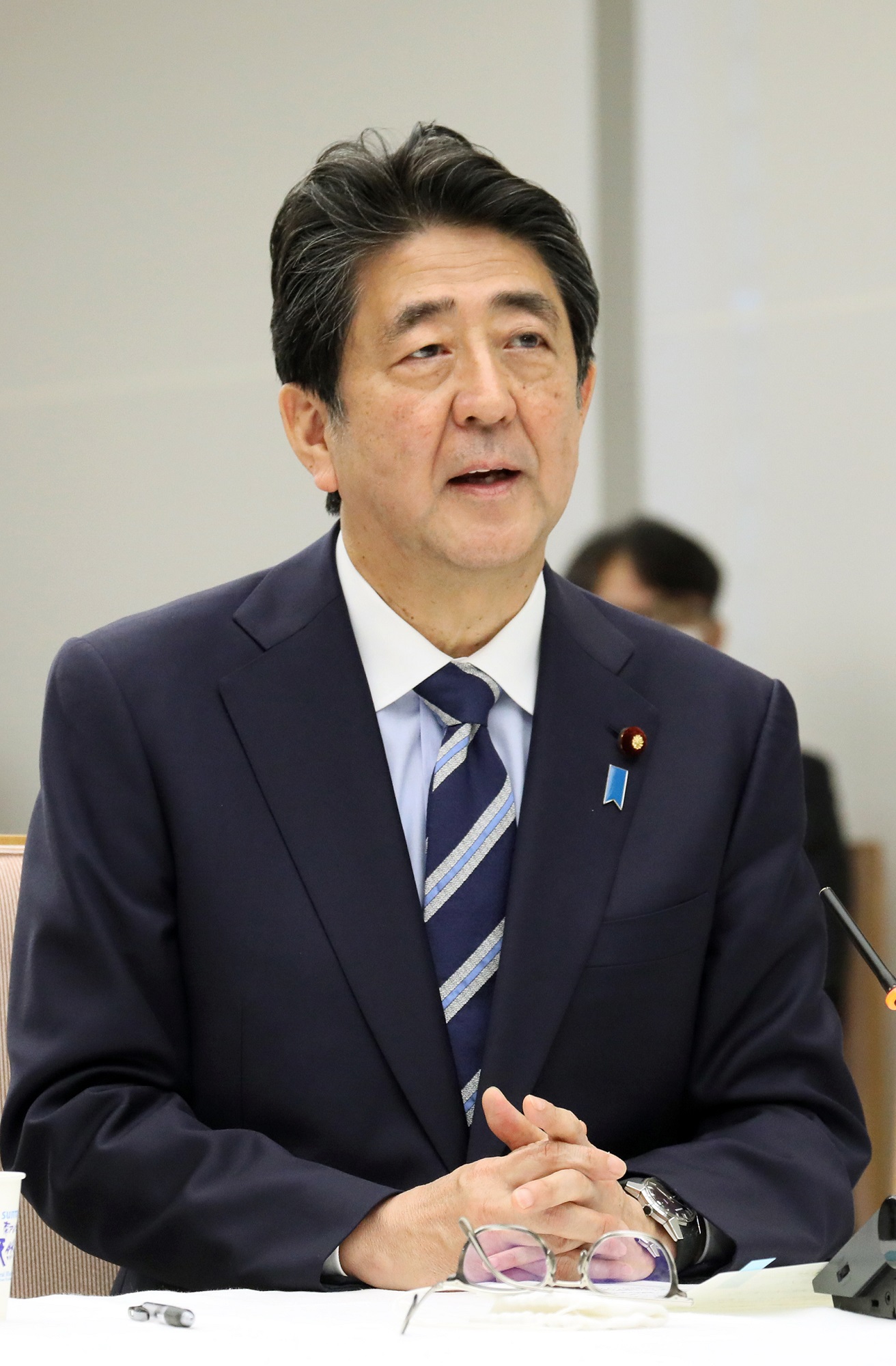 発言する安倍総理５