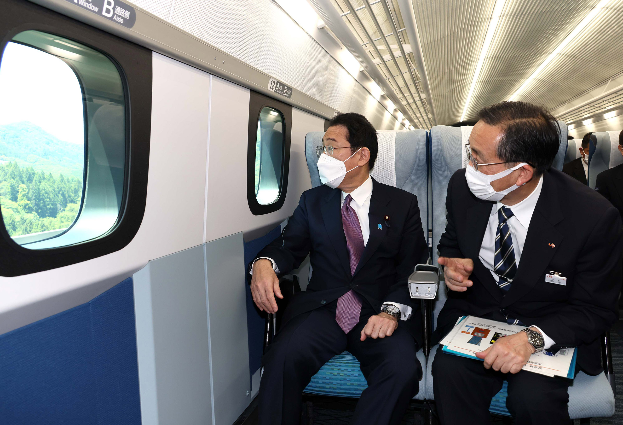 山梨リニア実験線を視察する岸田総理４