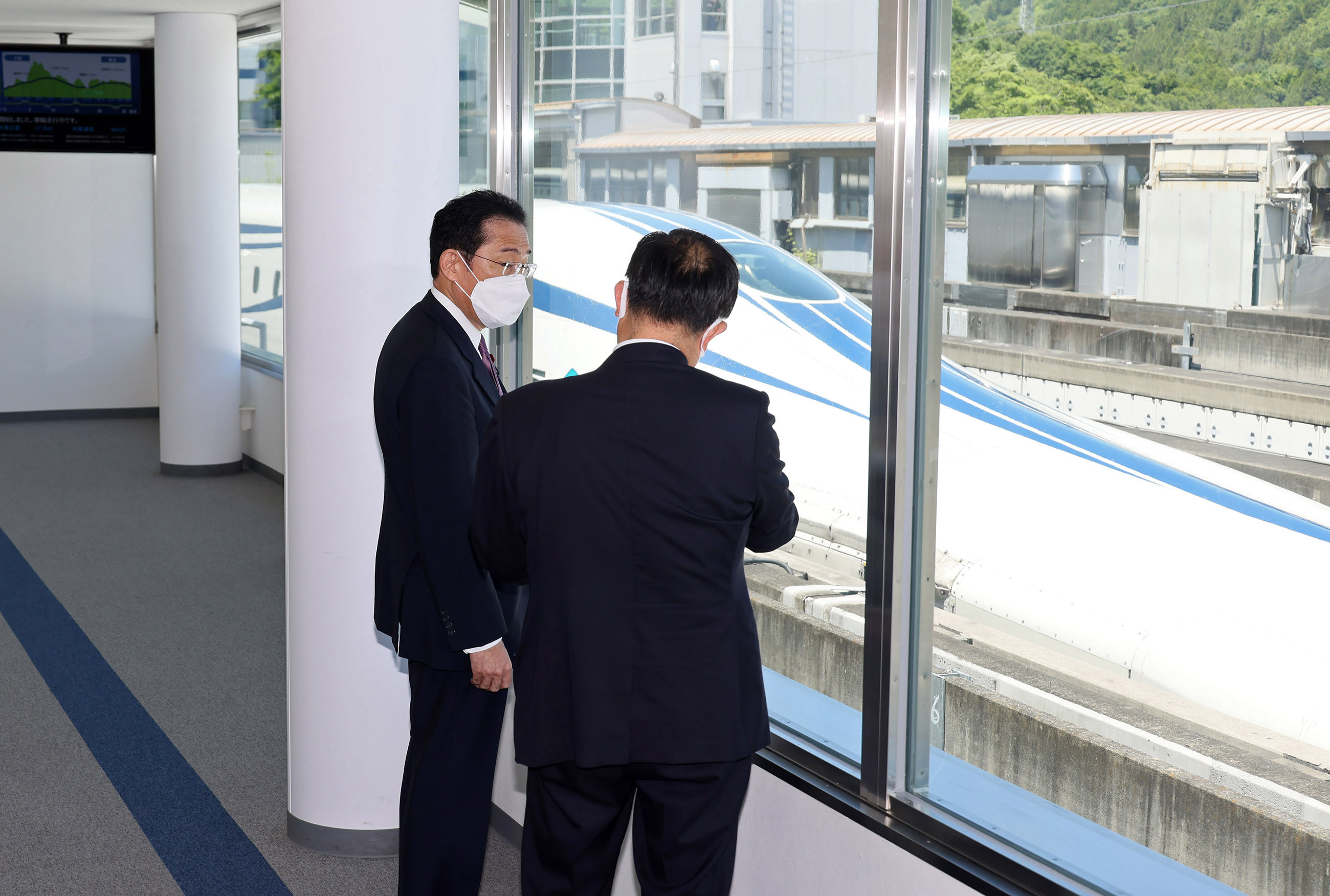 山梨リニア実験線を視察する岸田総理８