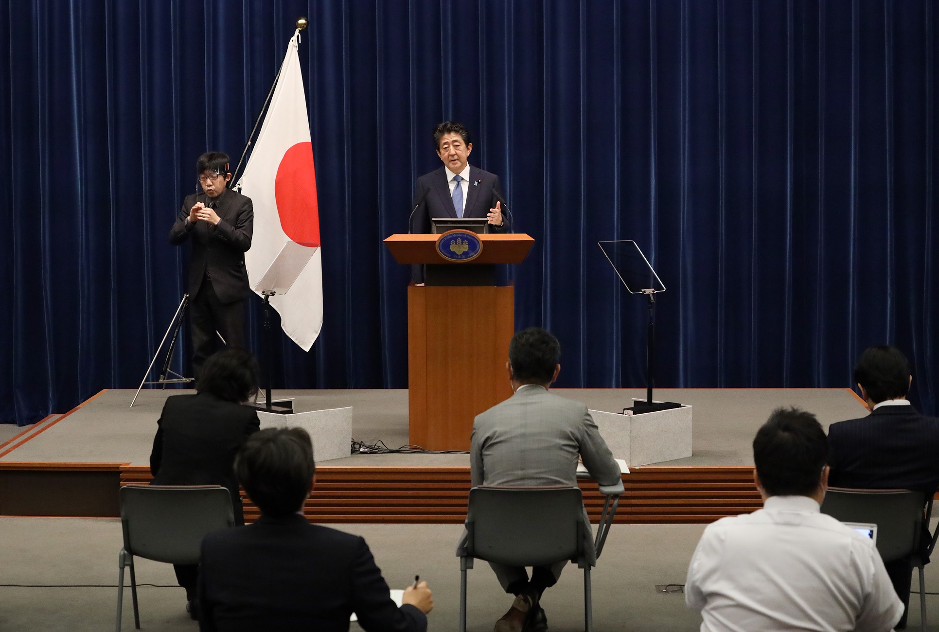 会見を行う安倍総理11