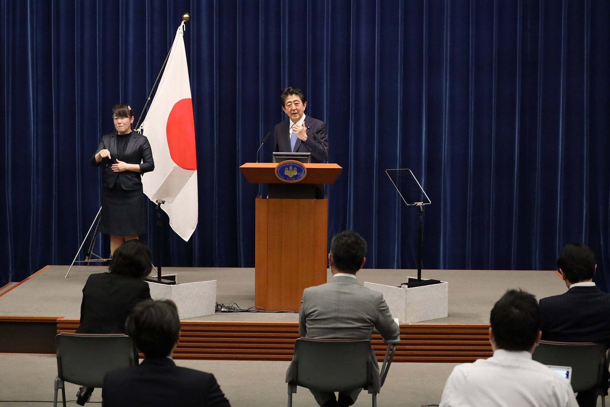 会見を行う安倍総理12