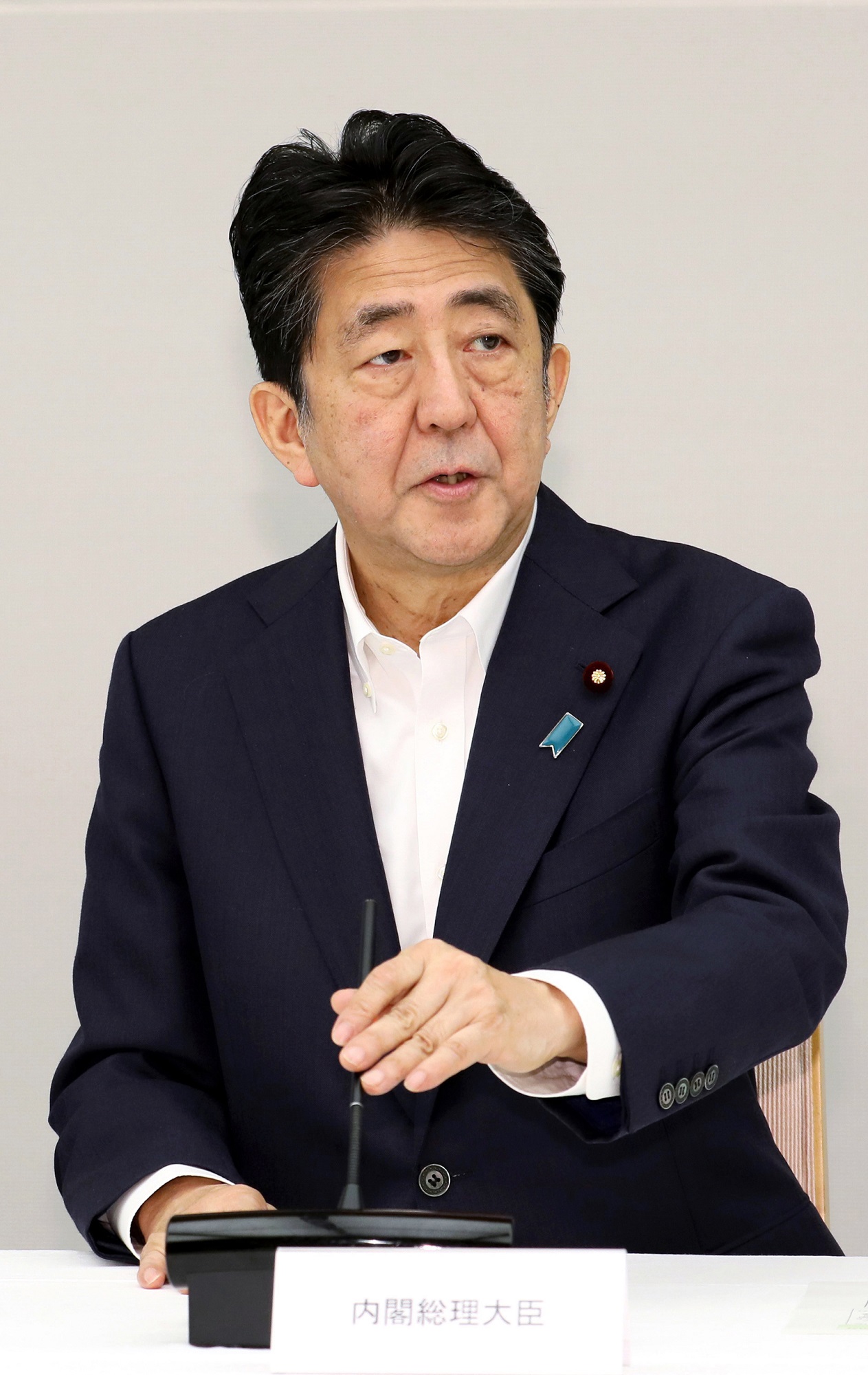 発言する安倍総理２