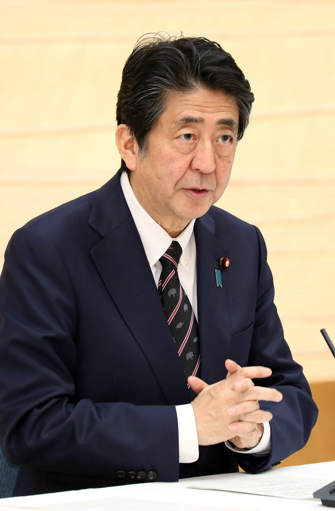 発言する安倍総理３