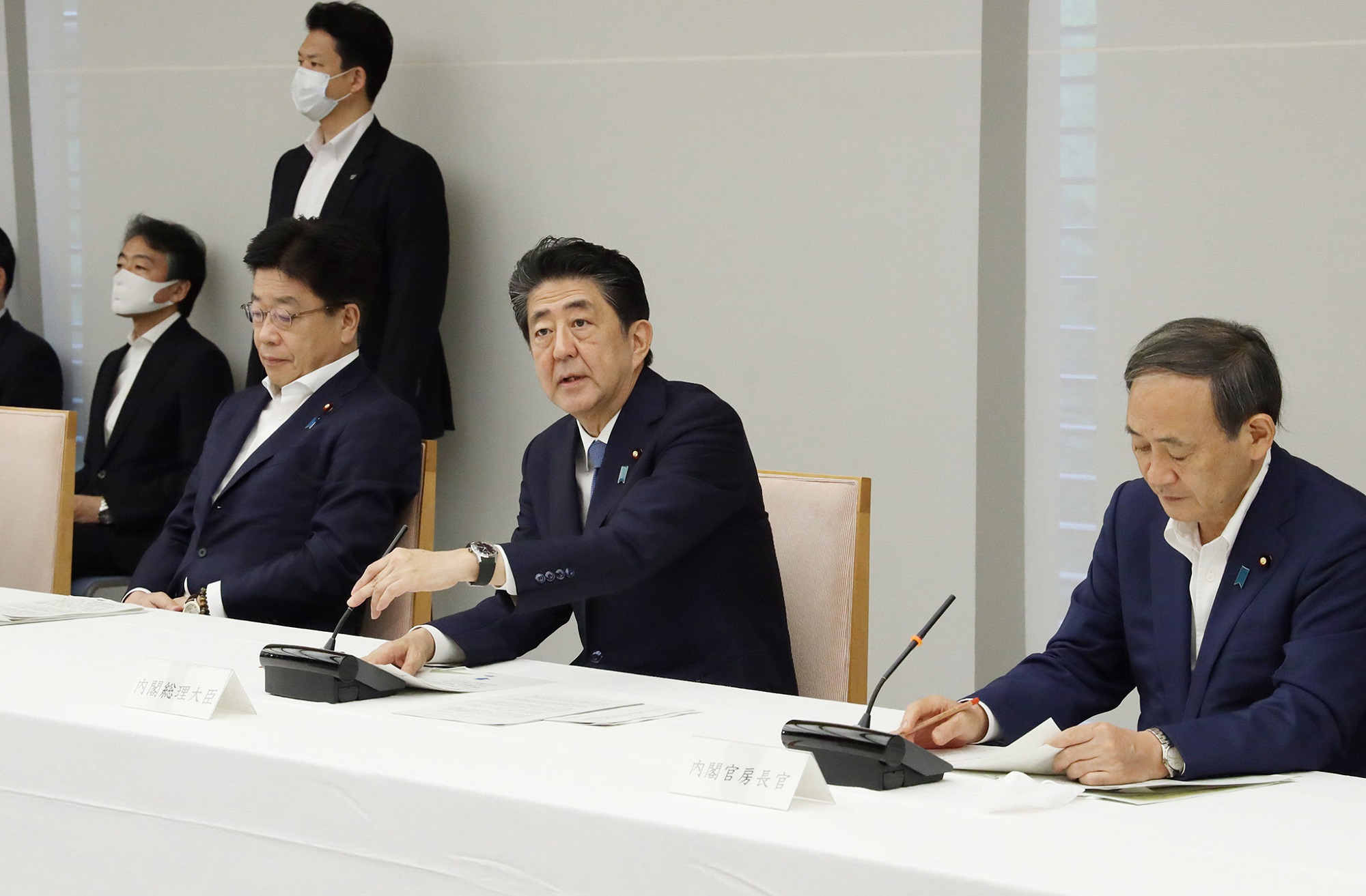 発言する安倍総理２