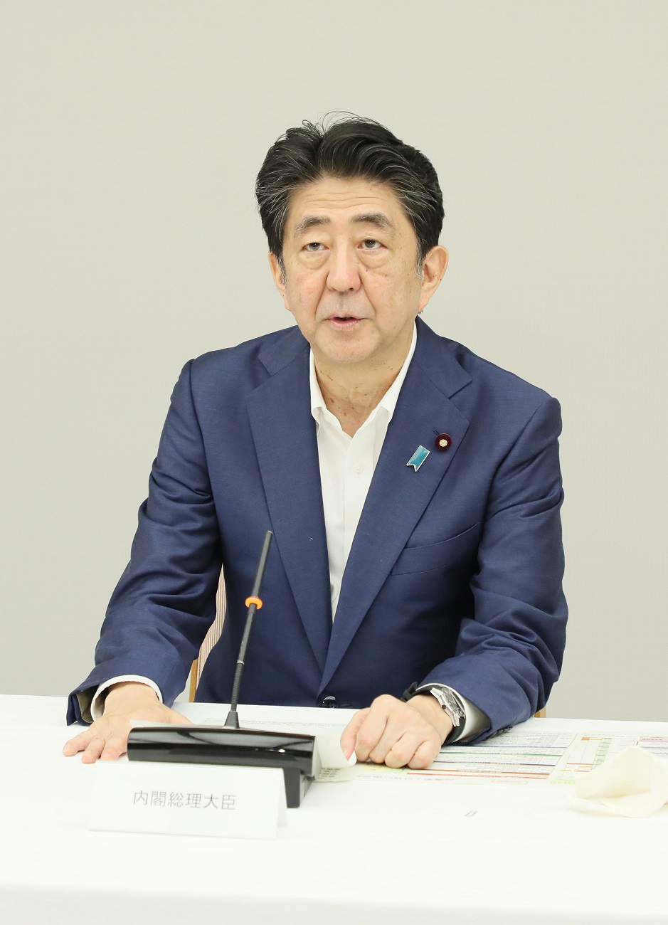 発言する安倍総理３