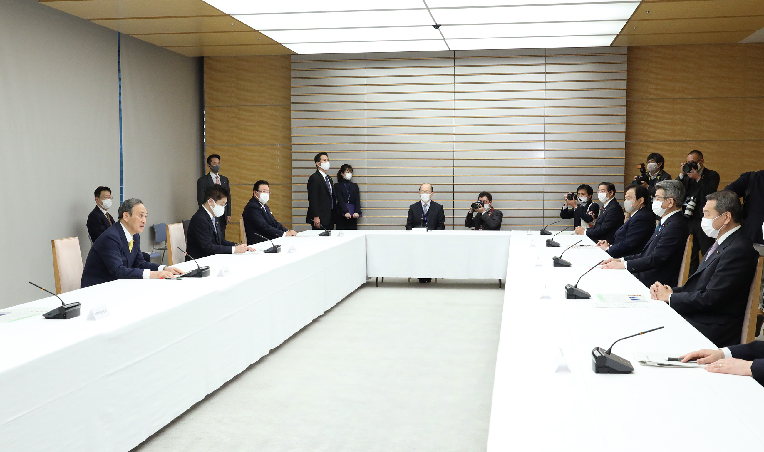 発言する菅総理３