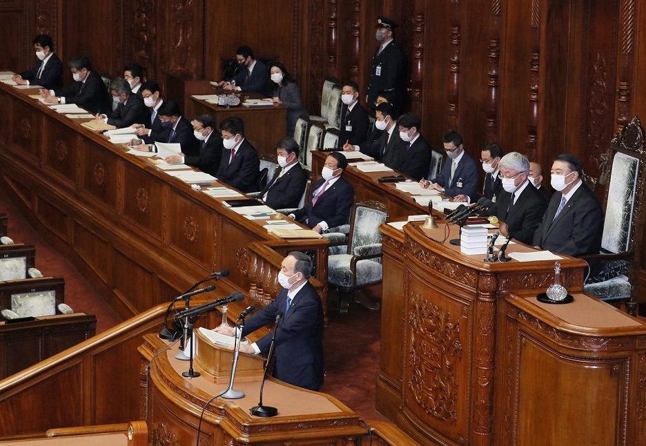 衆議院本会議で施政方針演説を行う菅総理７