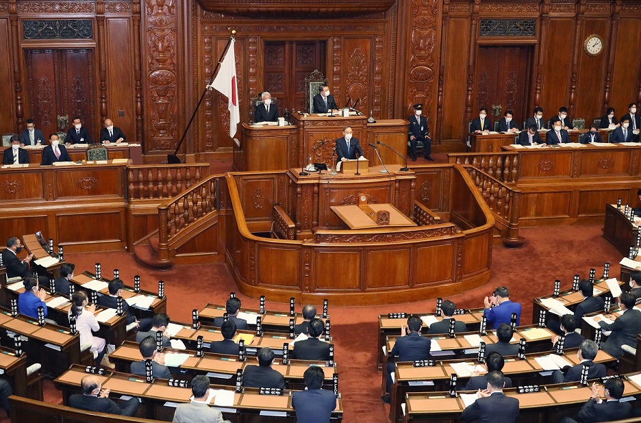 衆議院本会議で施政方針演説を行う菅総理８