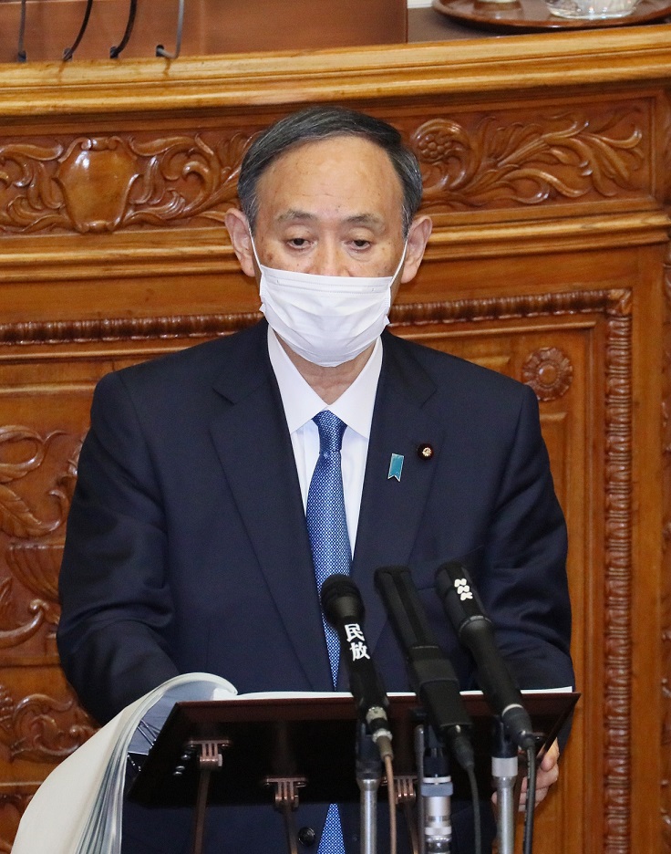 参議院本会議で施政方針演説を行う菅総理２