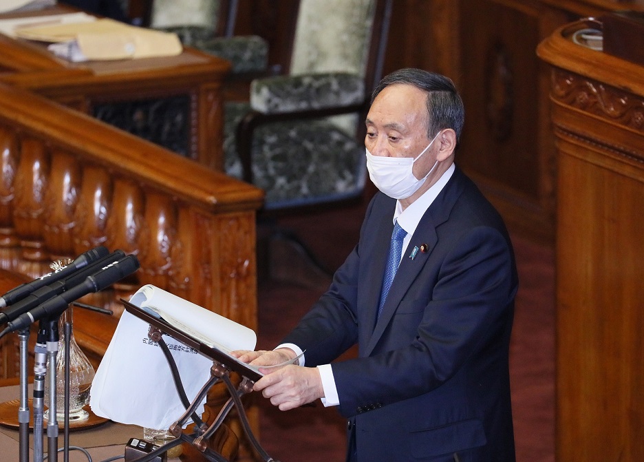 参議院本会議で施政方針演説を行う菅総理３