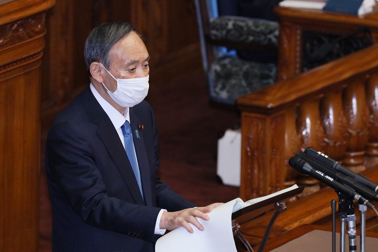 参議院本会議で施政方針演説を行う菅総理４