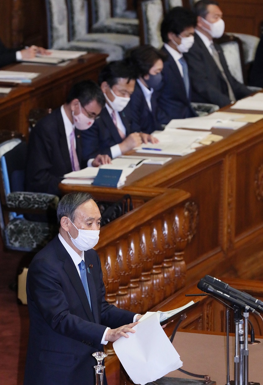 参議院本会議で施政方針演説を行う菅総理５
