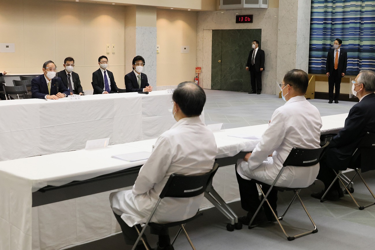 国立病院機構の関係者等との意見交換を行う菅総理２