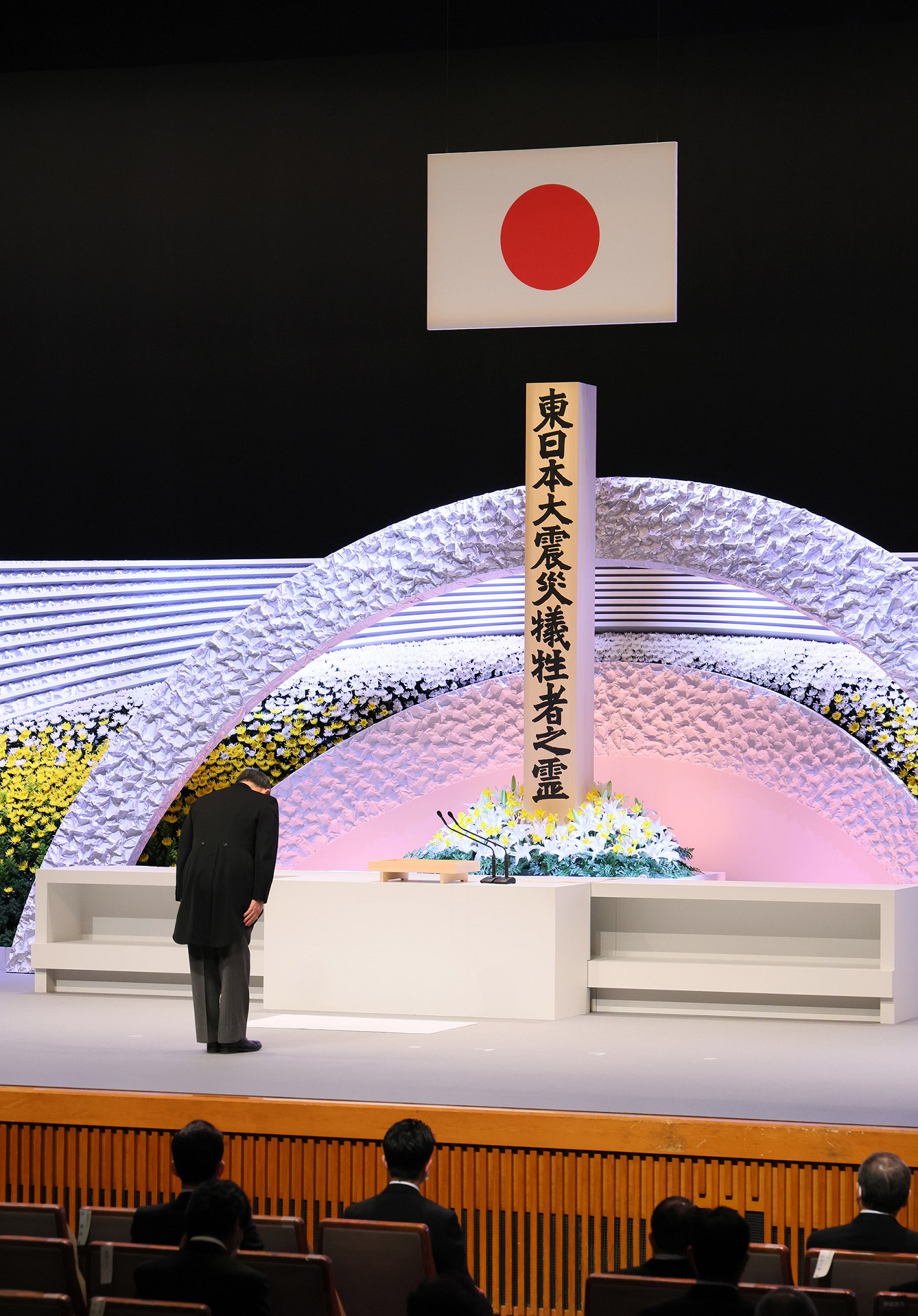 式辞を述べる菅総理２