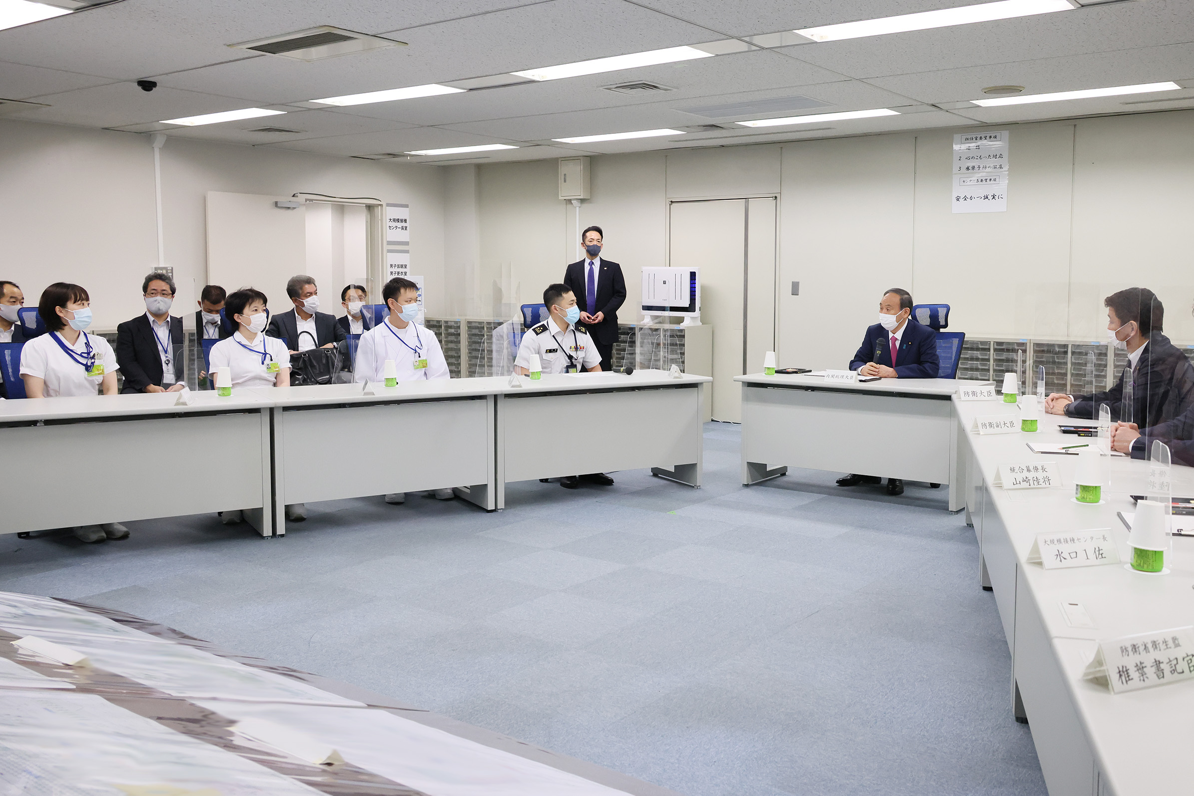 懇談する菅総理２