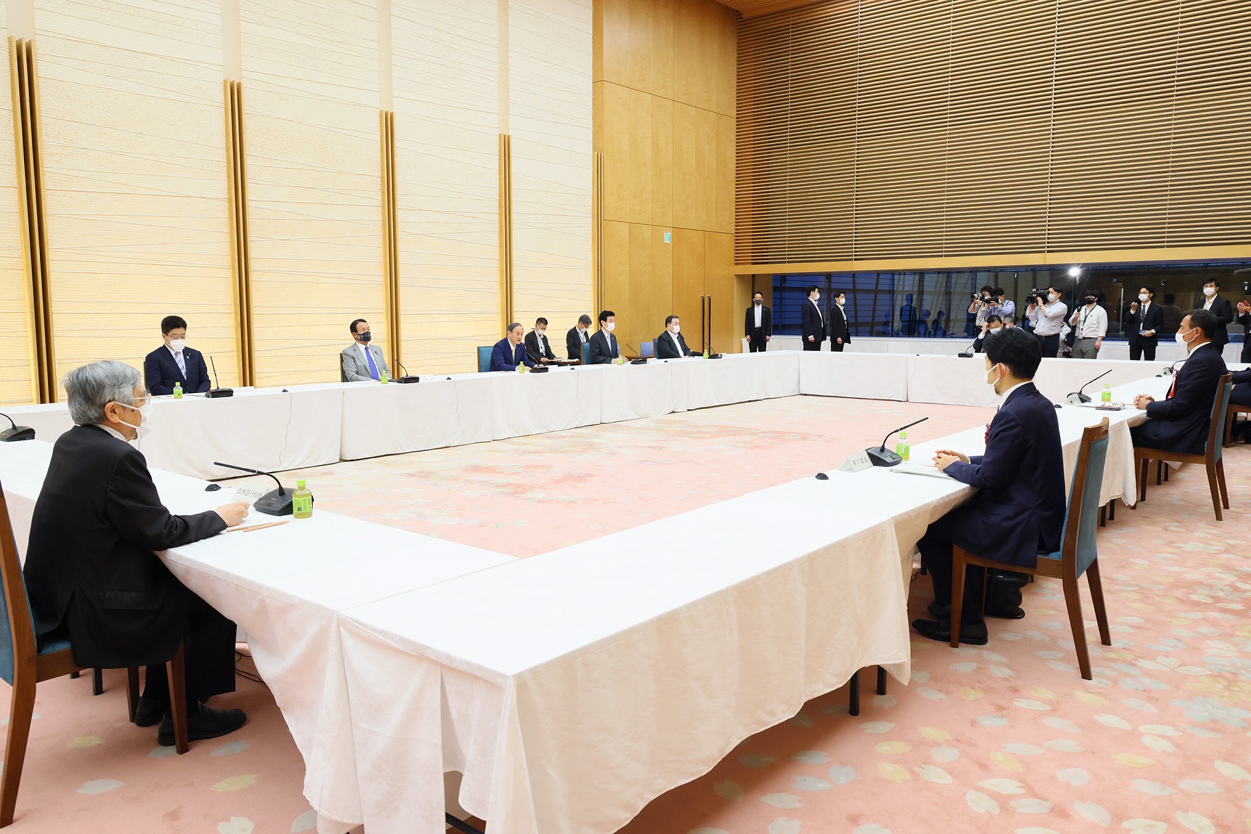 発言する菅総理３