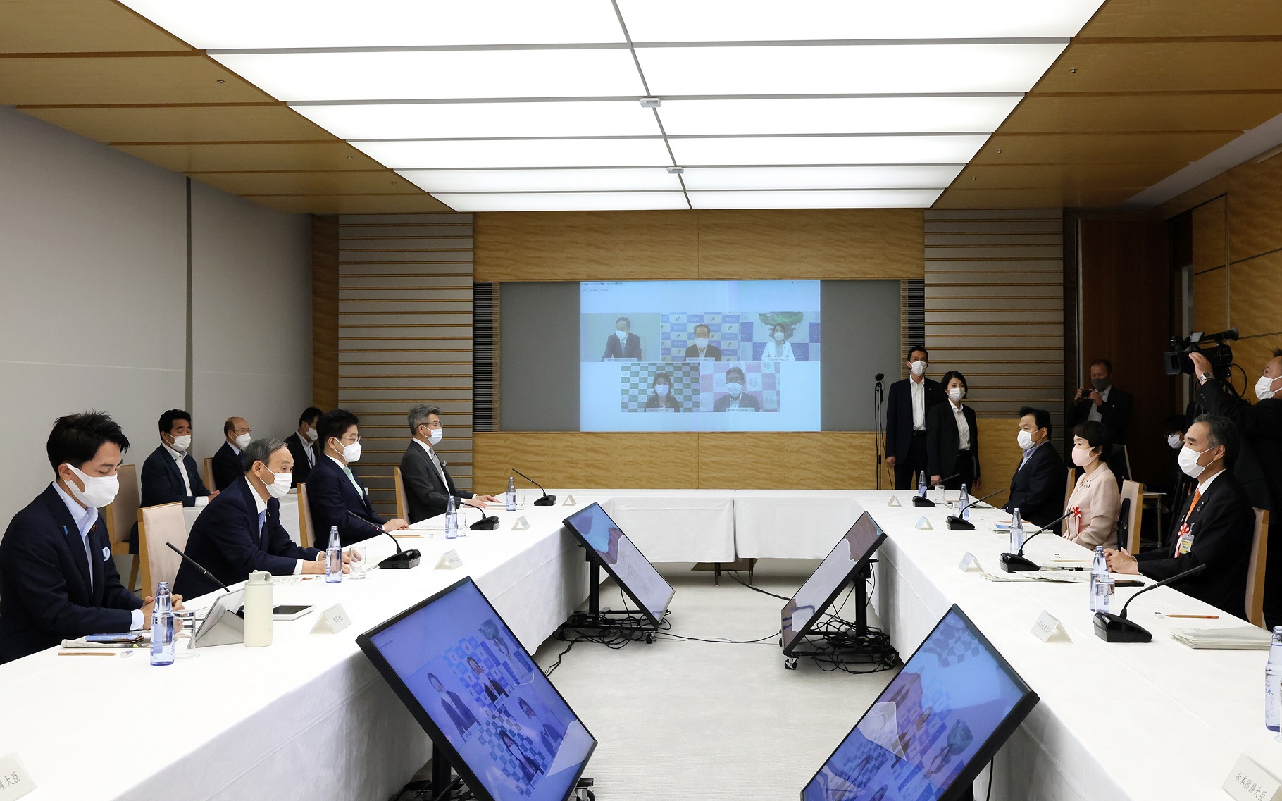発言する菅総理２