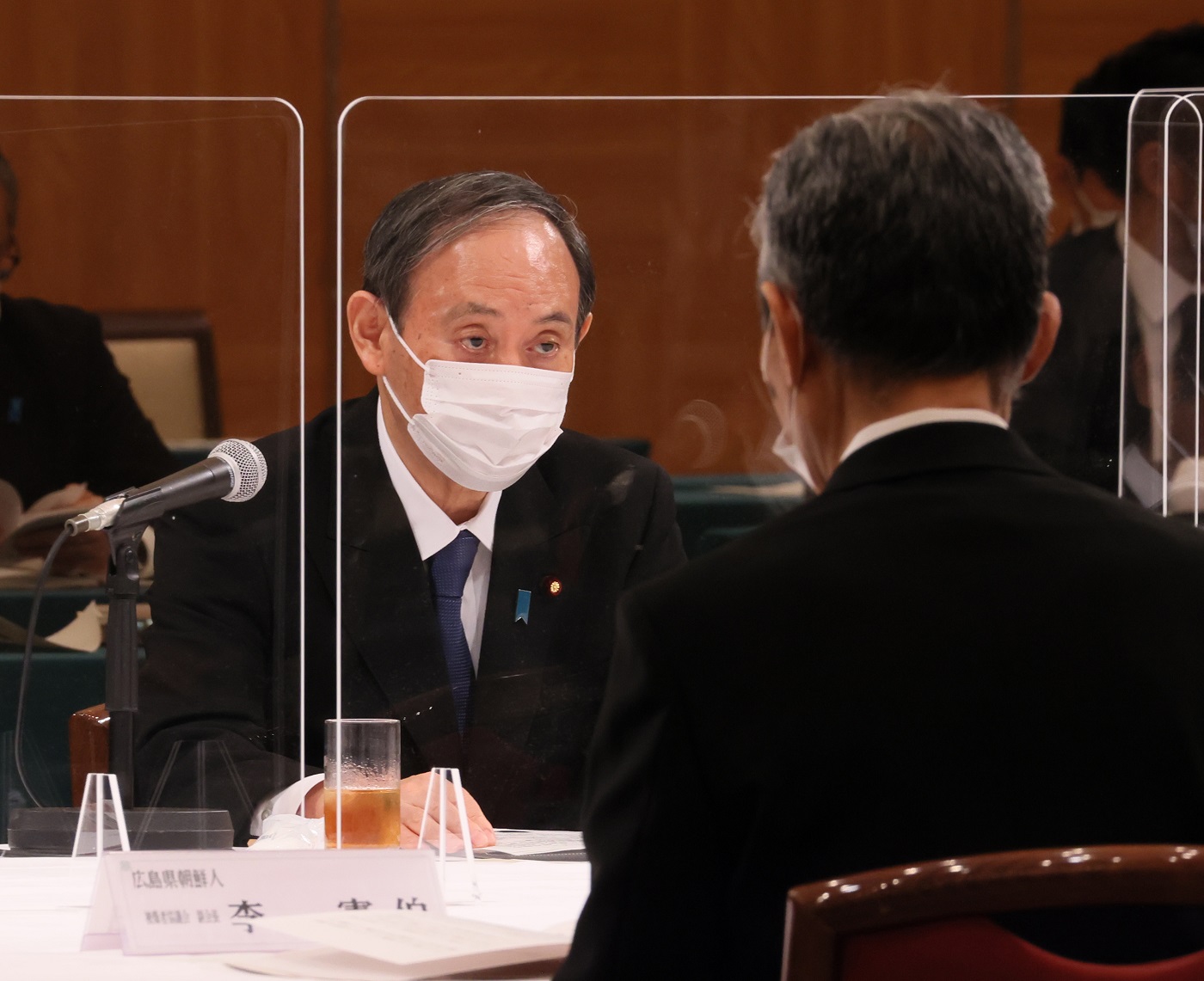 被爆者代表から要望を聞く菅総理３