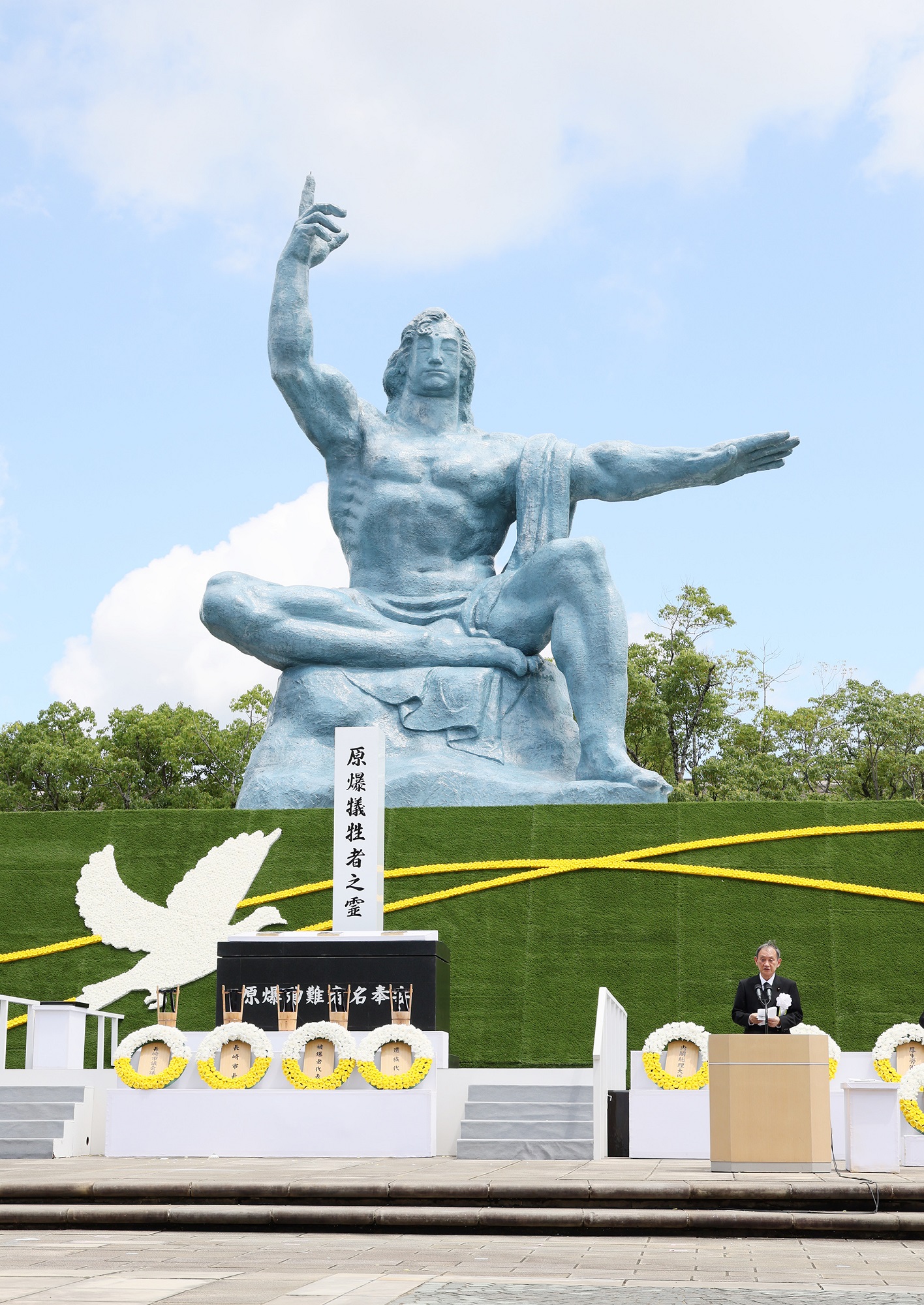 挨拶する菅総理３