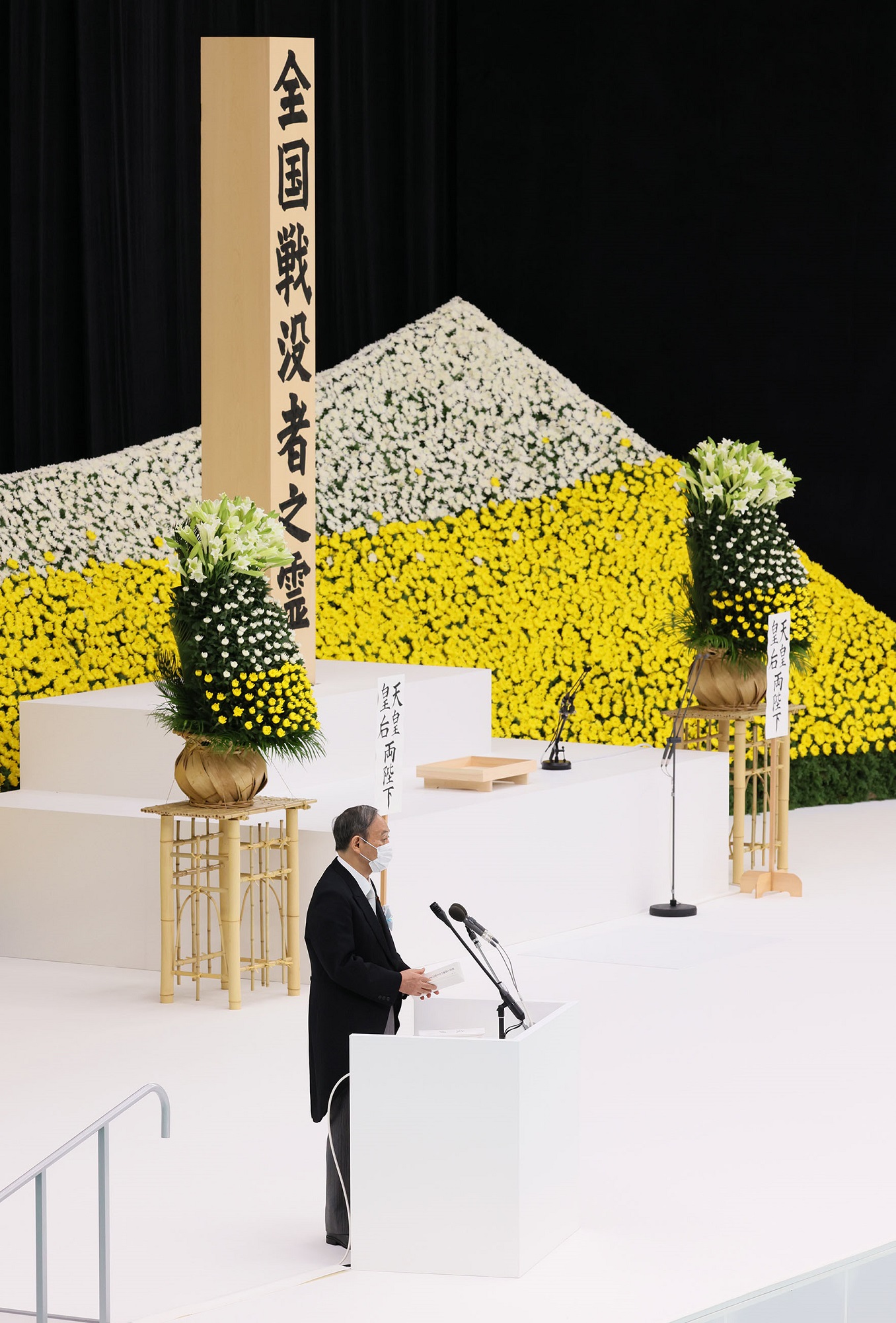 式辞を述べる菅総理３