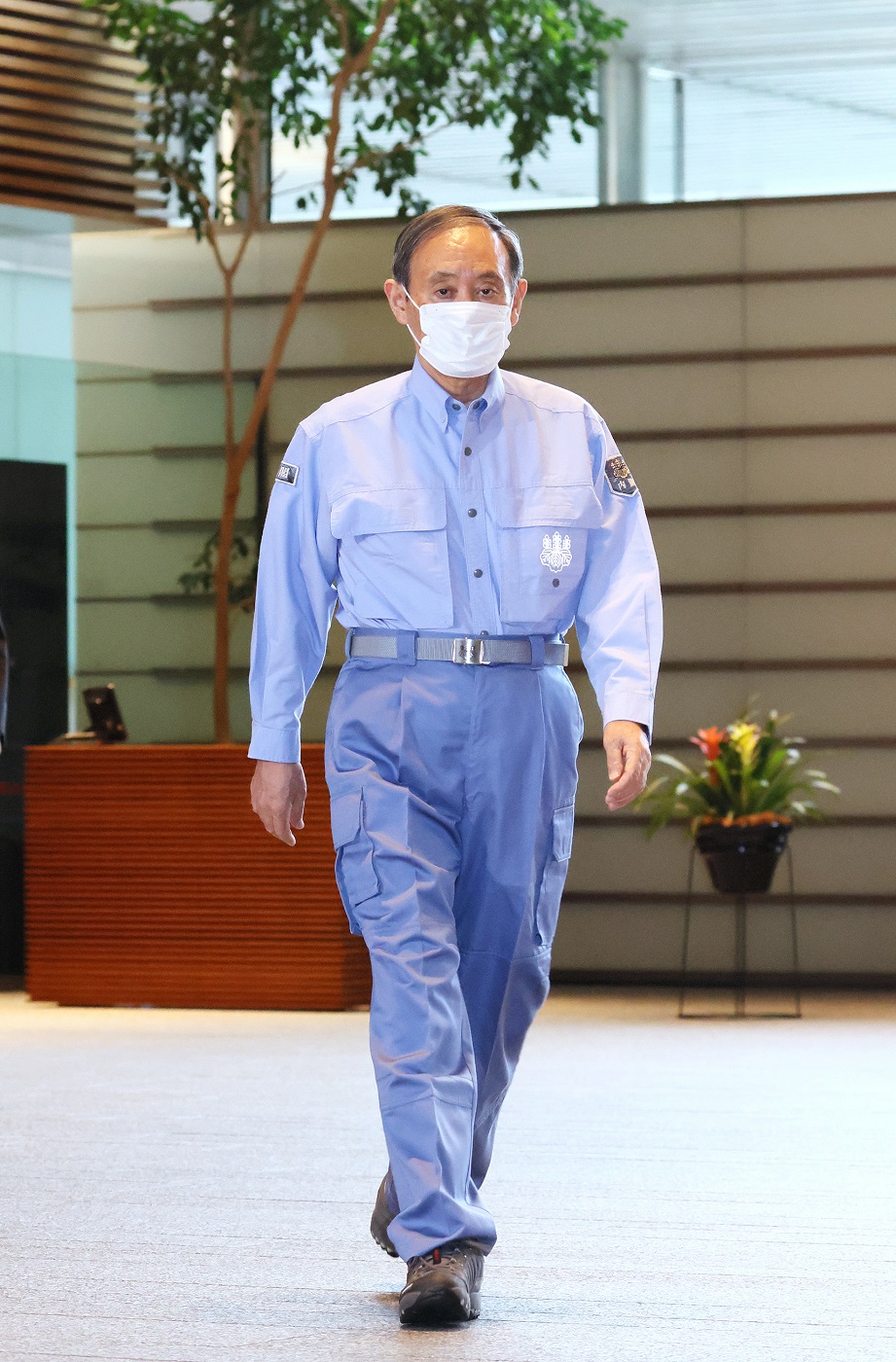 徒歩参集する菅総理２