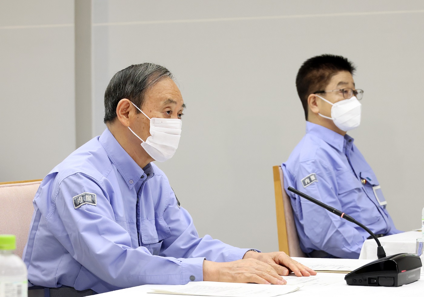 緊急災害対策本部会議に臨む菅総理２