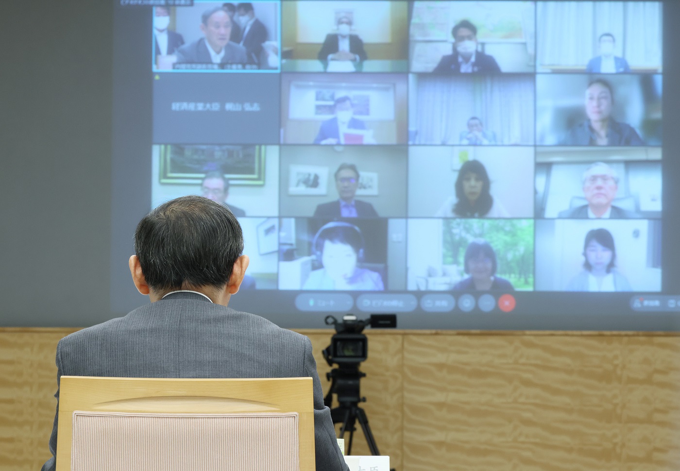 発言する菅総理４