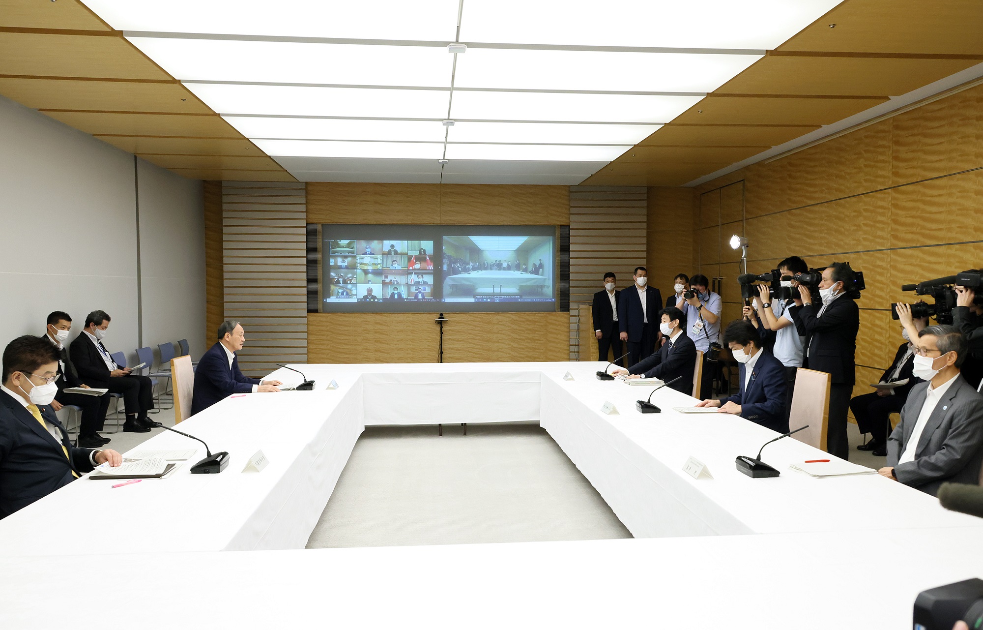 発言する菅総理２