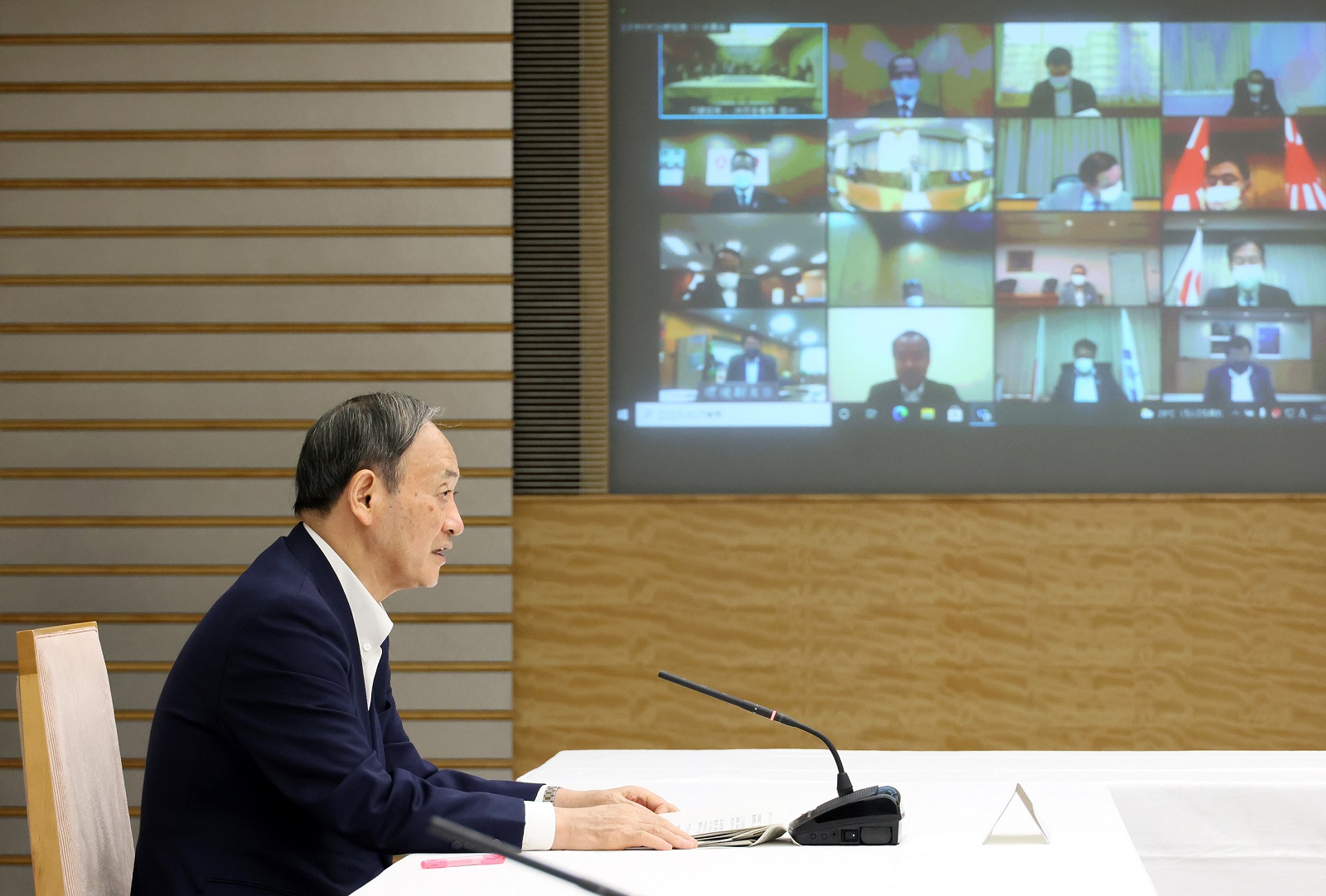 発言する菅総理３