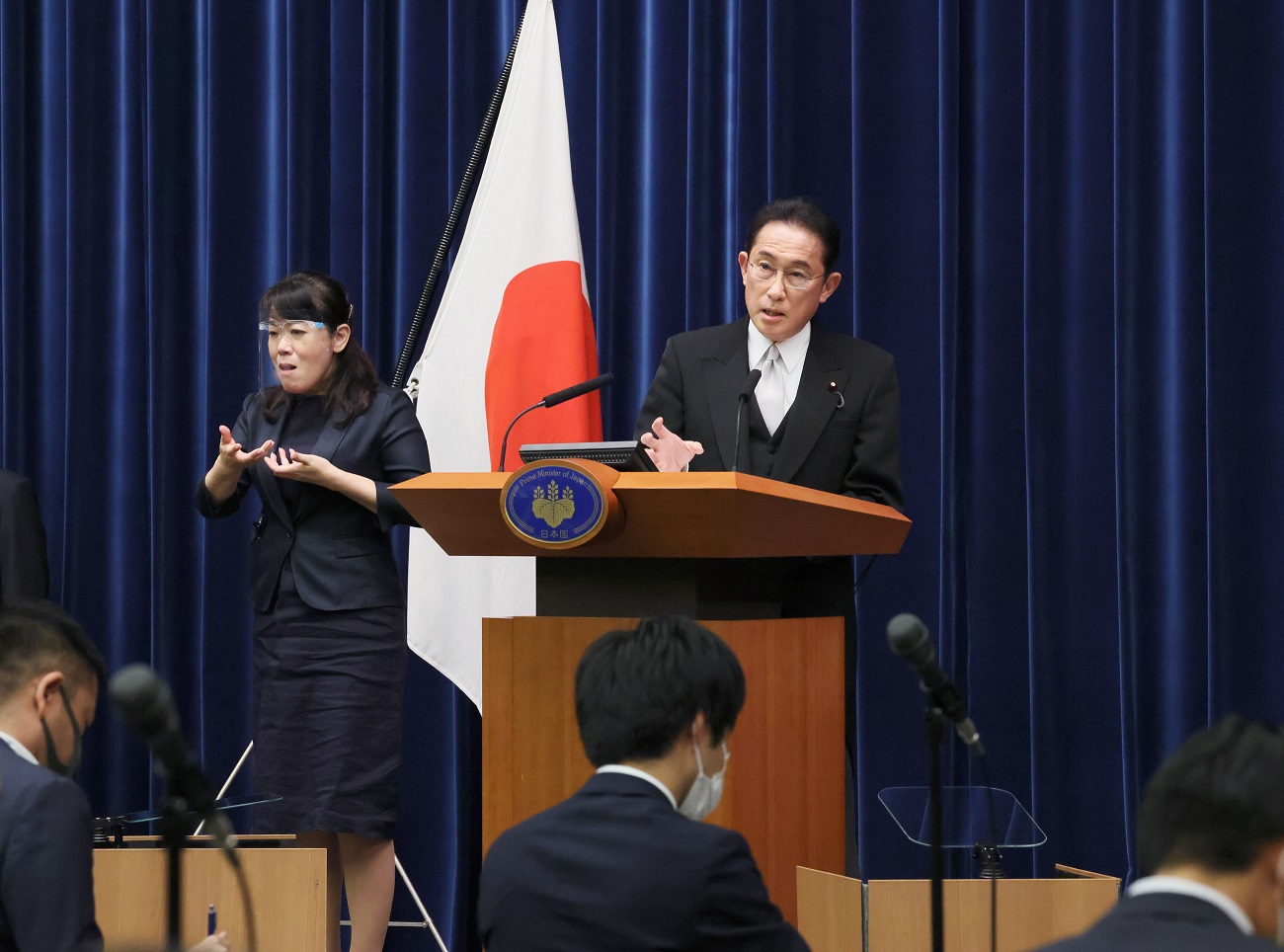 会見する岸田総理３