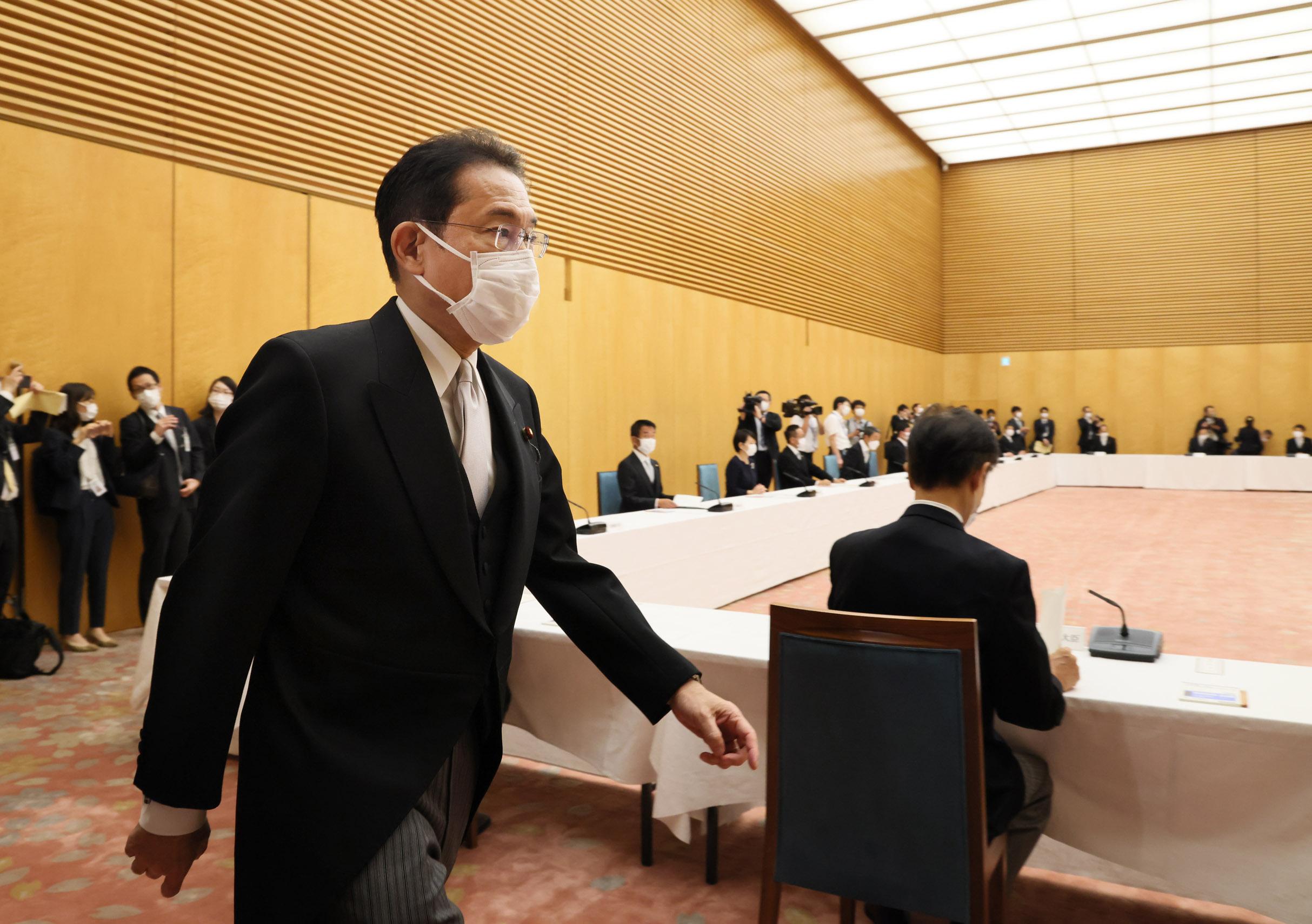 初副大臣会議に臨む岸田総理