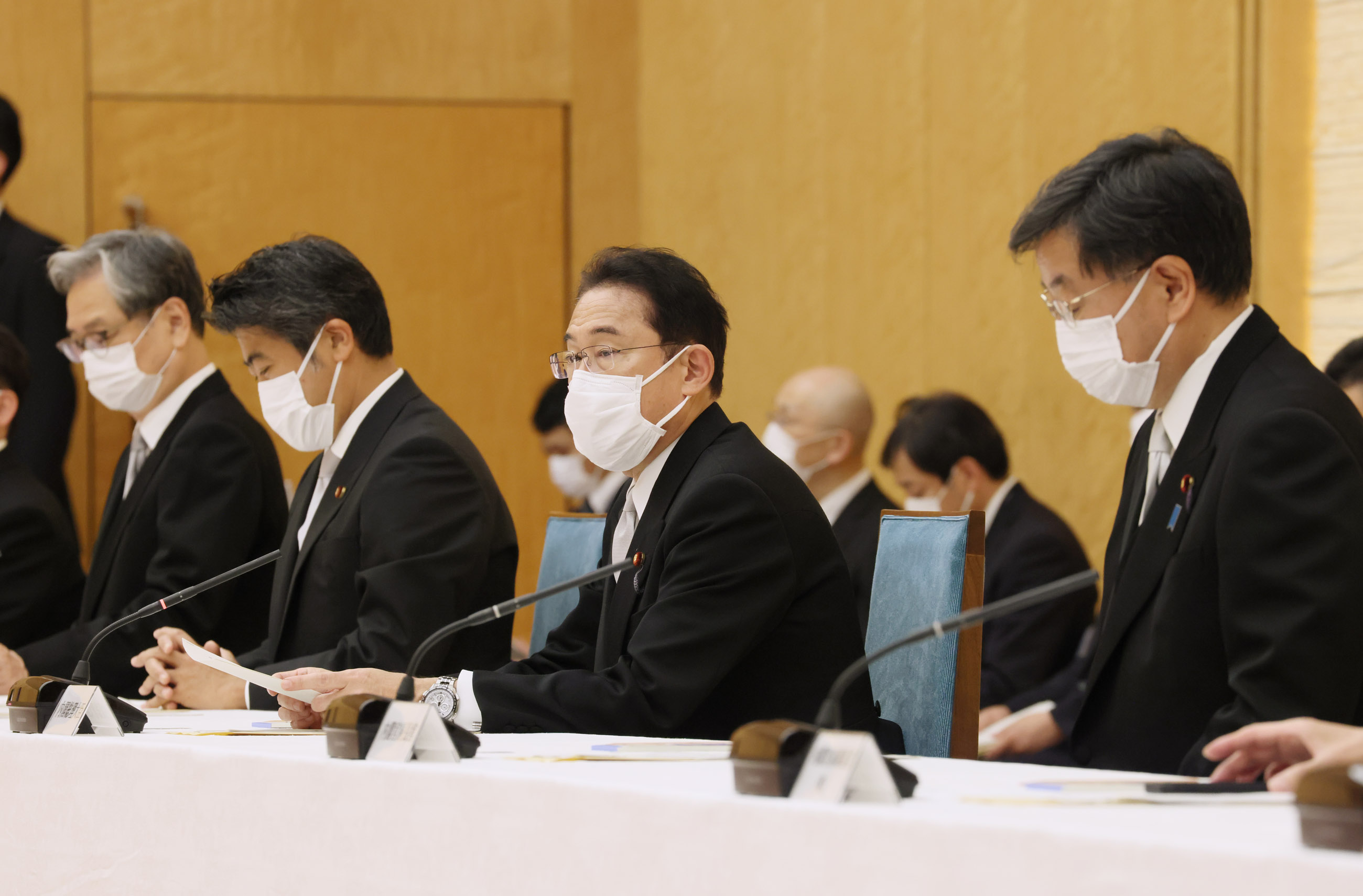 発言する岸田総理３
