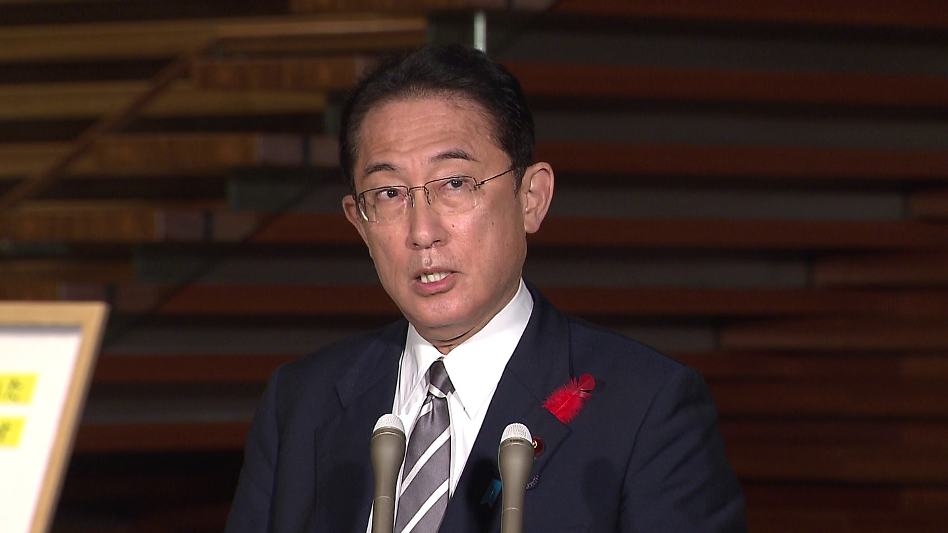 会見する岸田総理