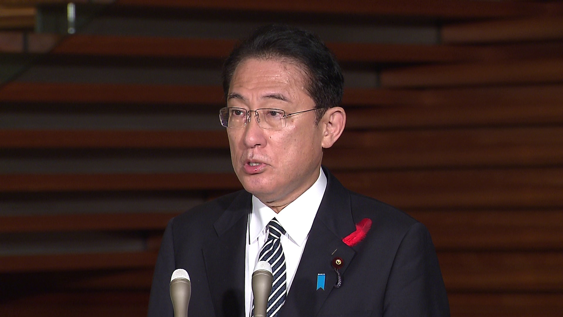 会見する岸田総理