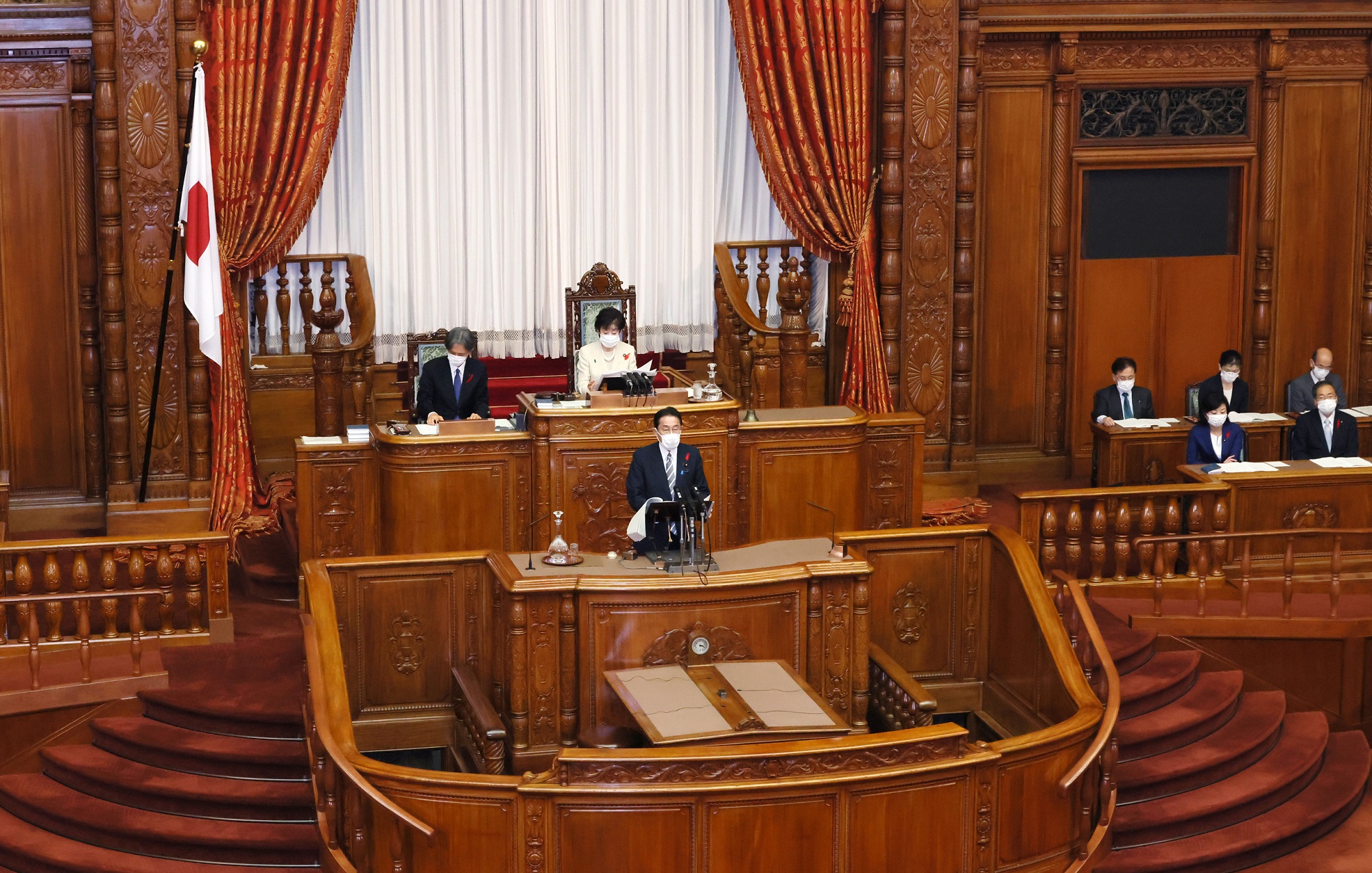 参議院本会議で所信表明演説を行う岸田総理１４
